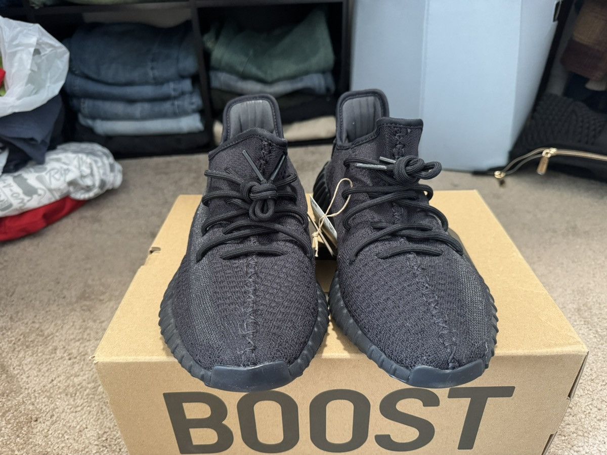 Adidas Yeezy 350 V2 - Onyx 9.5 Size US 9.5 / EU 42-43 - 2 Thumbnail