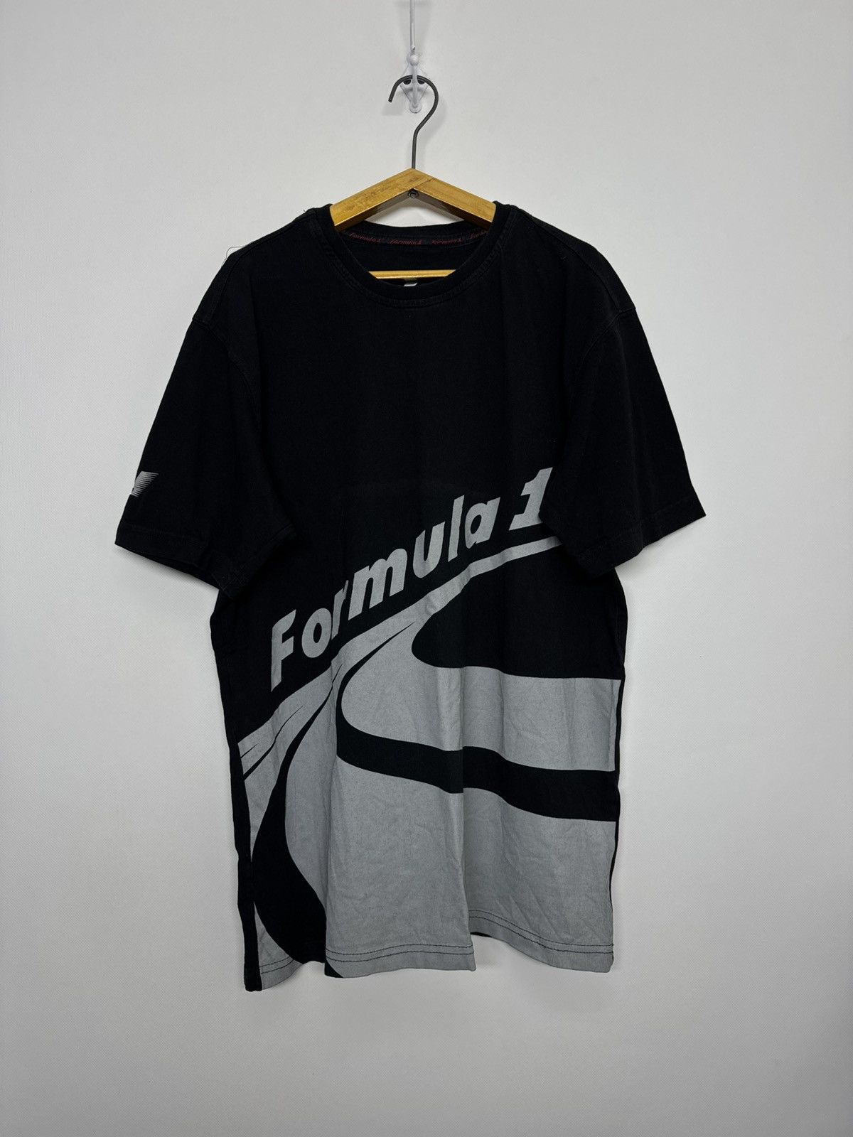 Formula 1 VINTAGE FORMULA 1 OFFICIAL MERCHANDISE BIG LOGO F1 Size US L / EU 52-54 / 3 - 1 Thumbnail