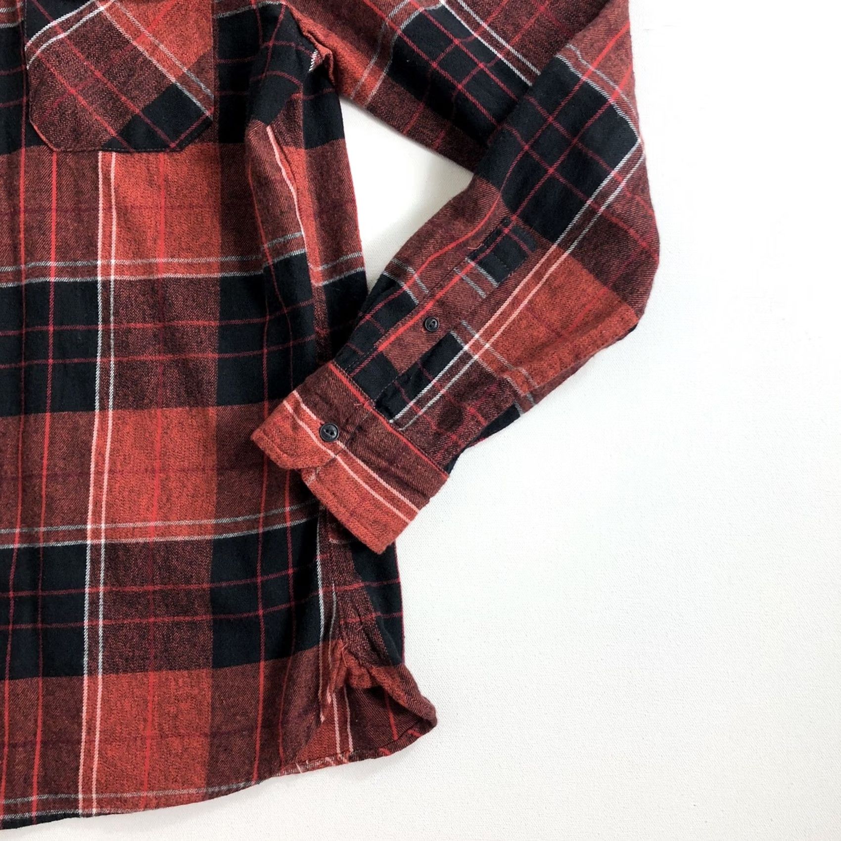 Levi's Levi's Long Sleeve Flannel Button Up Mens Red Plaid Buffalo Print Lumberjack Shirt Regular M Red Outdoors American Pockets Shirt Size US M / EU 48-50 / 2 - 4 Thumbnail