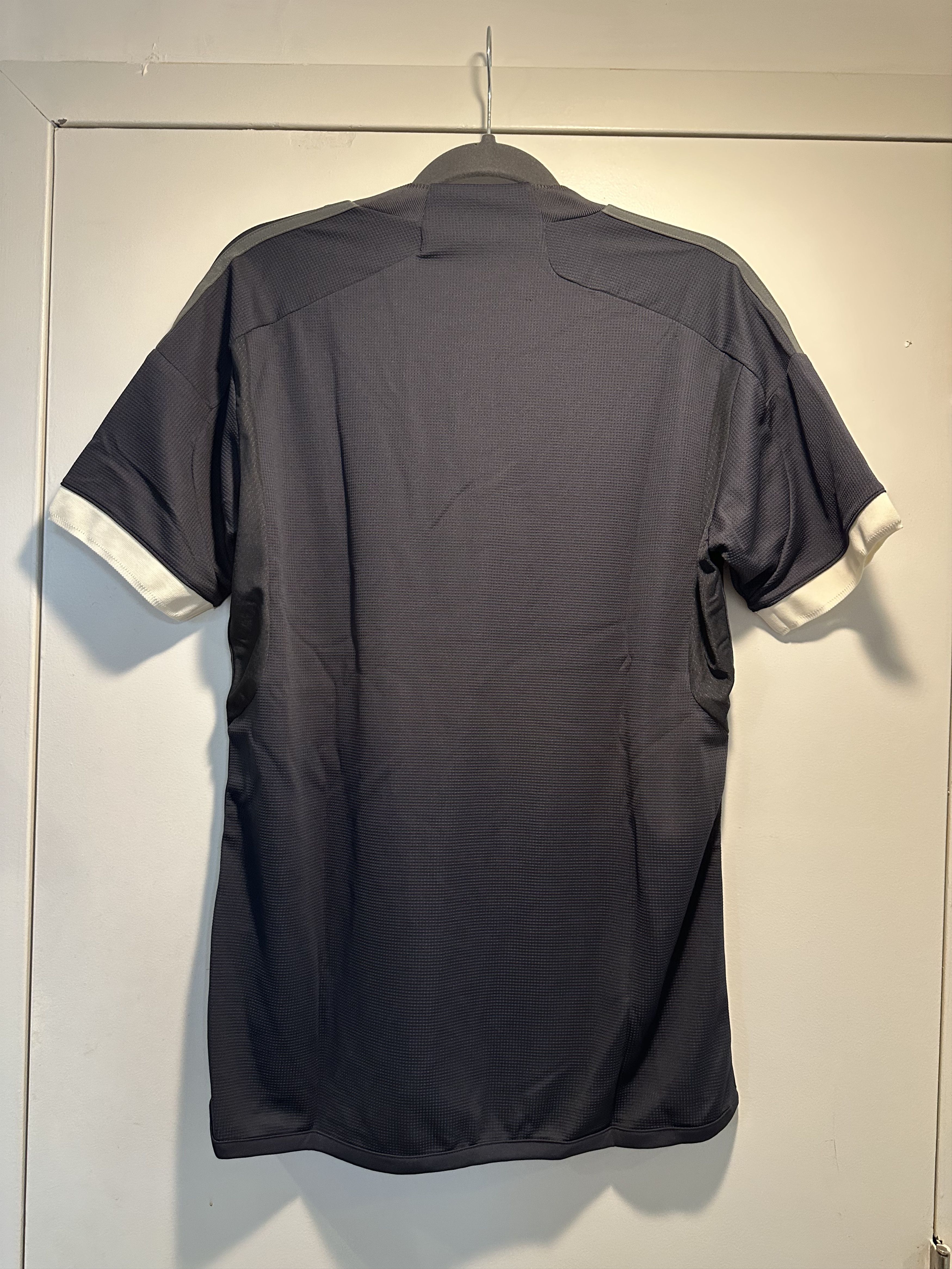Adidas BNWT BNIB Genuine Juventus 2023/24 Third Jersey M Size US M / EU 48-50 / 2 - 2 Thumbnail