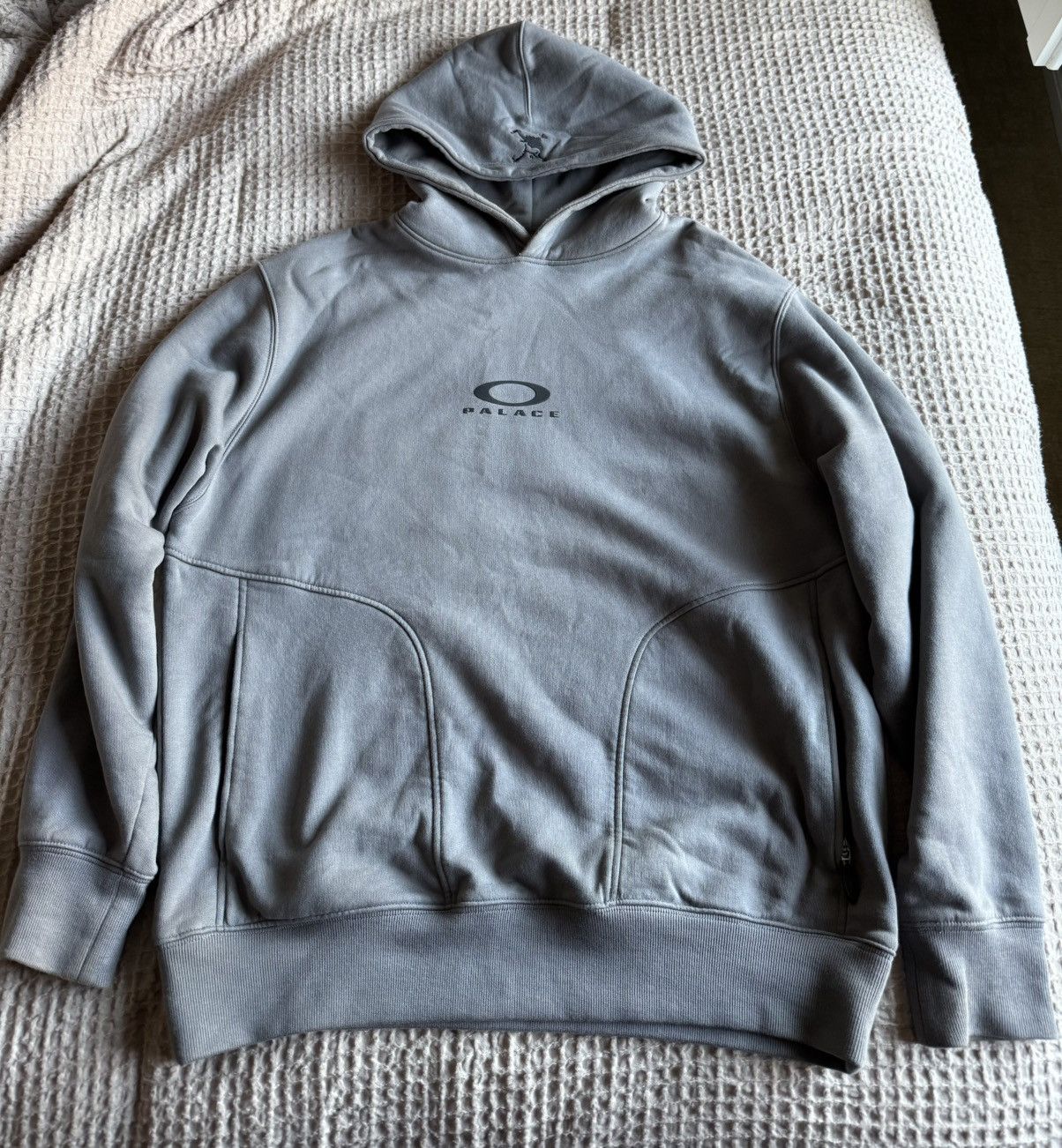 Buy Palace x Oakley Puffa 'Cloud' - P27OKJK002 | GOAT