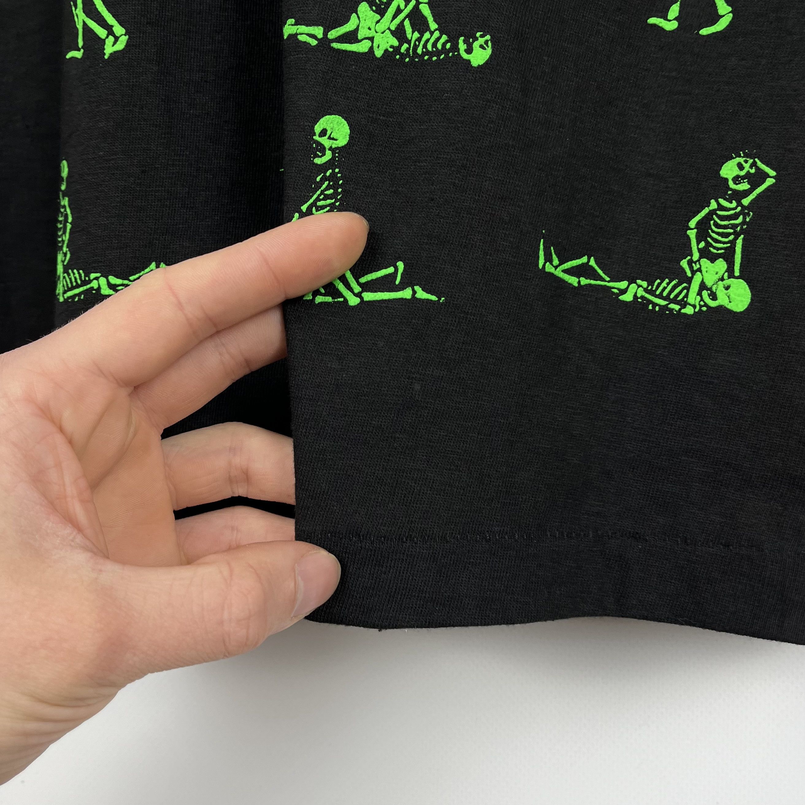 Vintage Vintage Bone In Love Sex Adult Humor T Shirt 90’s Size US L / EU 52-54 / 3 - 11 Thumbnail