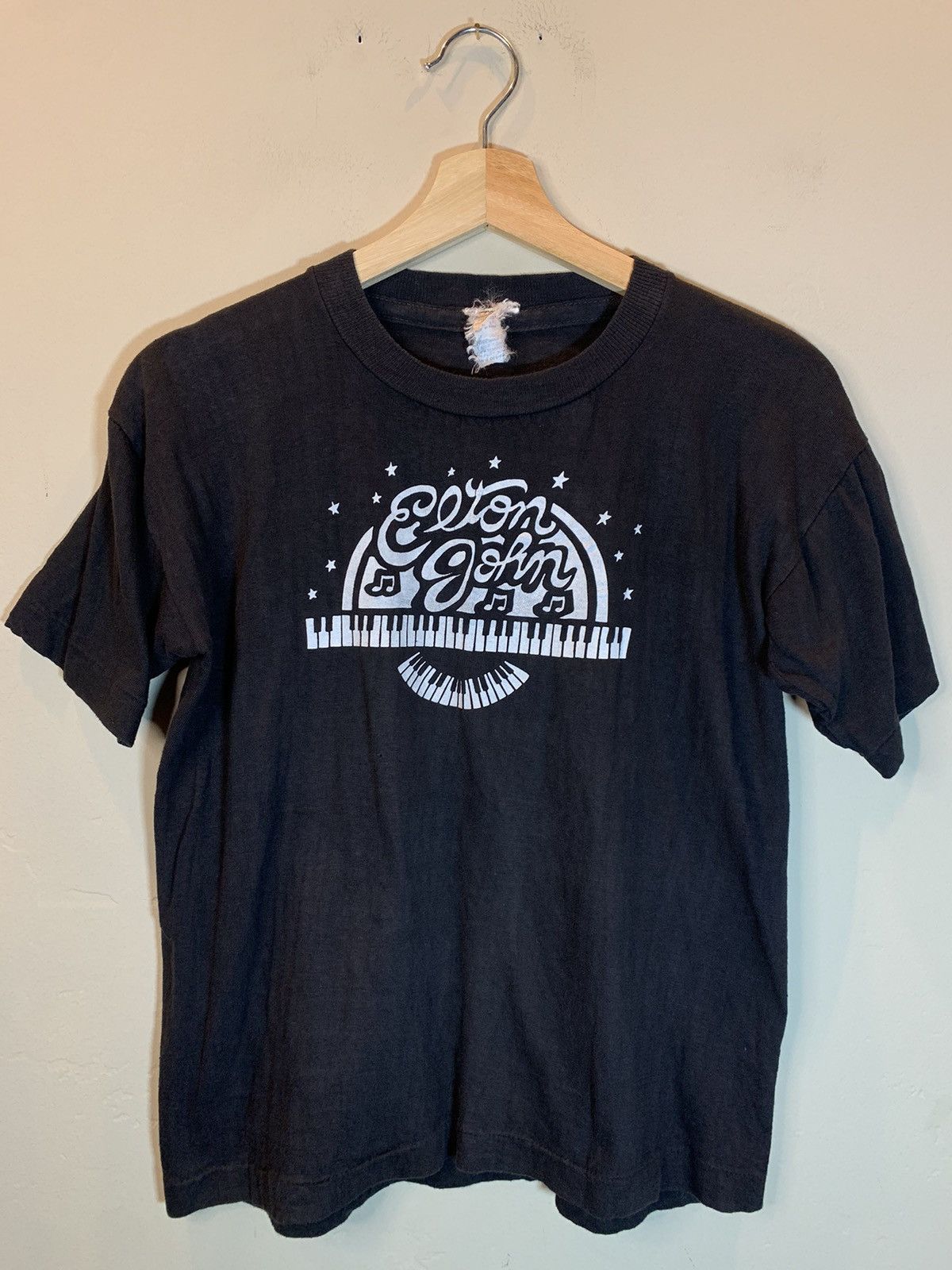 Band Tees × Vintage *RARE* Vintage 60’s / 70’s Elton John Single Stitch T-Shirt Size US L / EU 52-54 / 3 - 1 Thumbnail