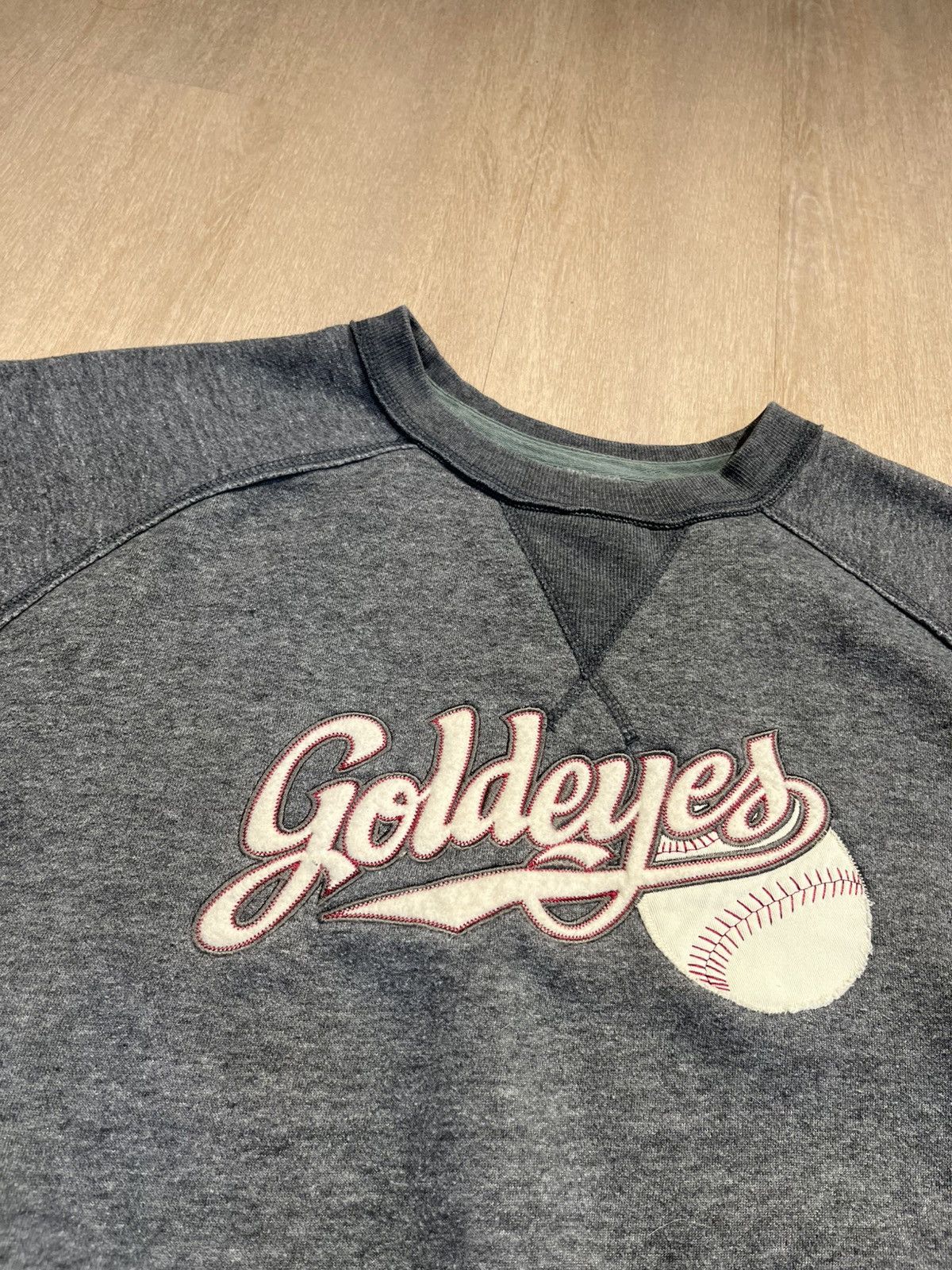 Vintage Vintage Winnipeg Goldeyes Sweater XL Size US XL / EU 56 / 4 - 1 Thumbnail