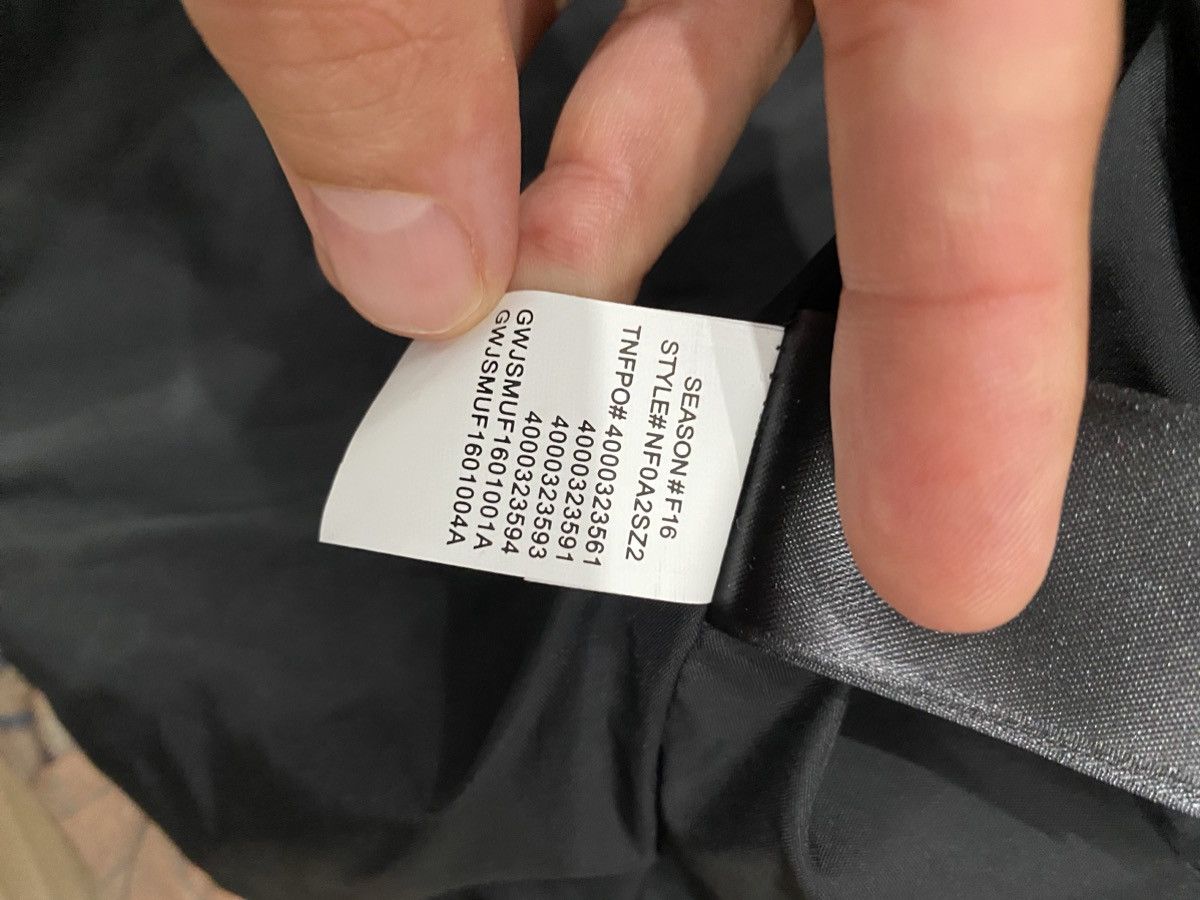 Supreme × The North Face FW16 Supreme New York TNF The North Face Leaves Mountain Size US L / EU 52-54 / 3 - 7 Thumbnail