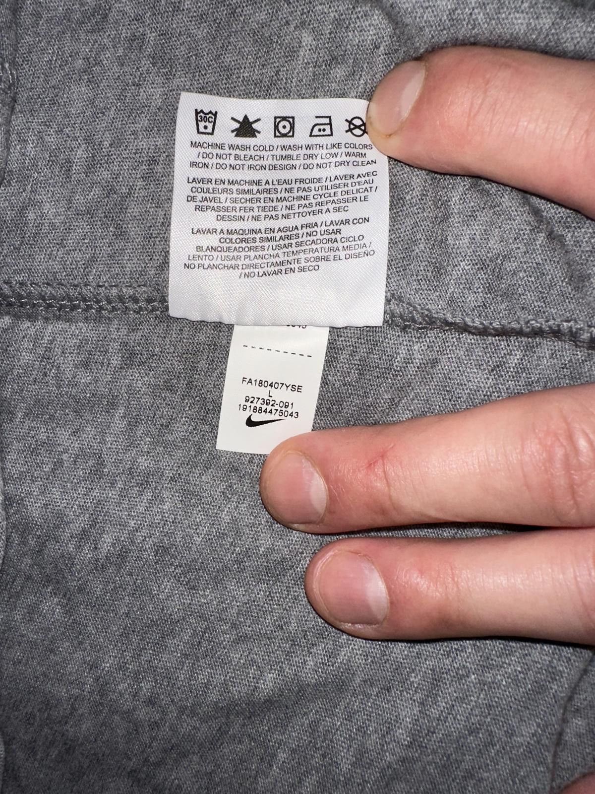 Nike Nike Sportswear Men’s Innovation Futura Blocked Logo Grey/Black T-Shirt Size US L / EU 52-54 / 3 - 7 Thumbnail