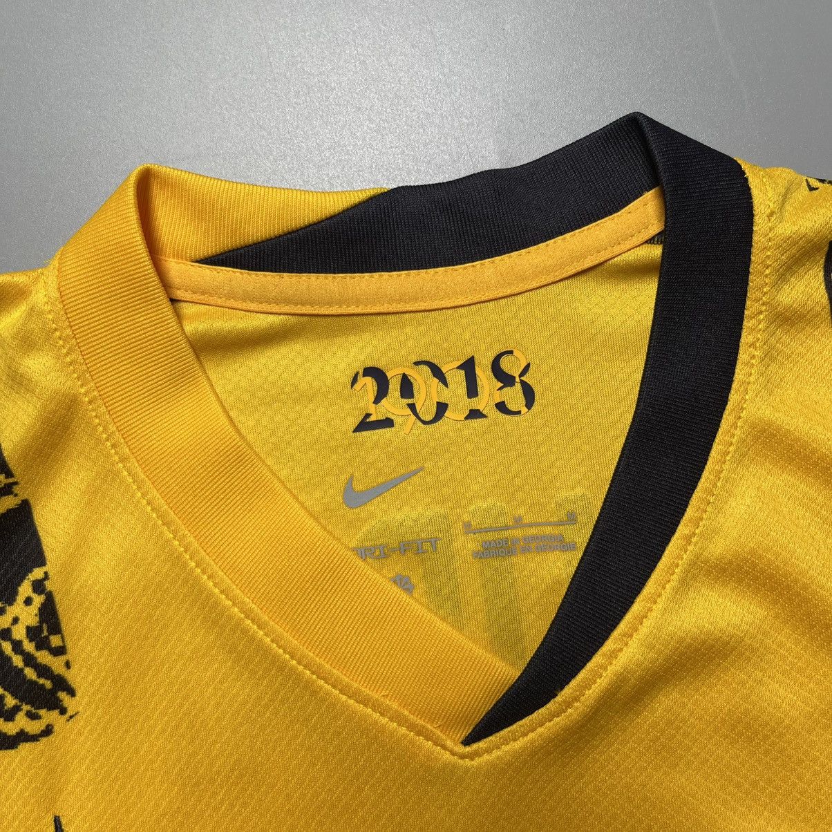 Vintage INTER NIKE 2024/2025 FOOTBALL THIRD JERSEY #9 THURAM Size US M / EU 48-50 / 2 - 7 Thumbnail
