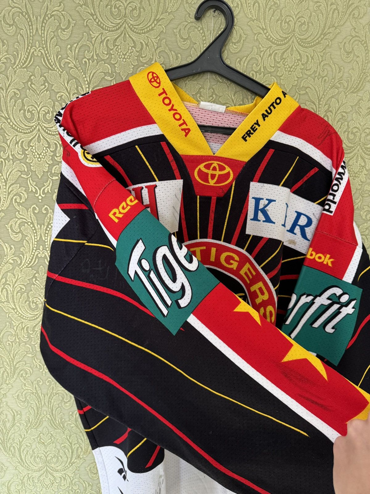 Vintage Vintage SCL Tigers retro Ice Hockey Jersey with autographs Size US XL / EU 56 / 4 - 5 Thumbnail