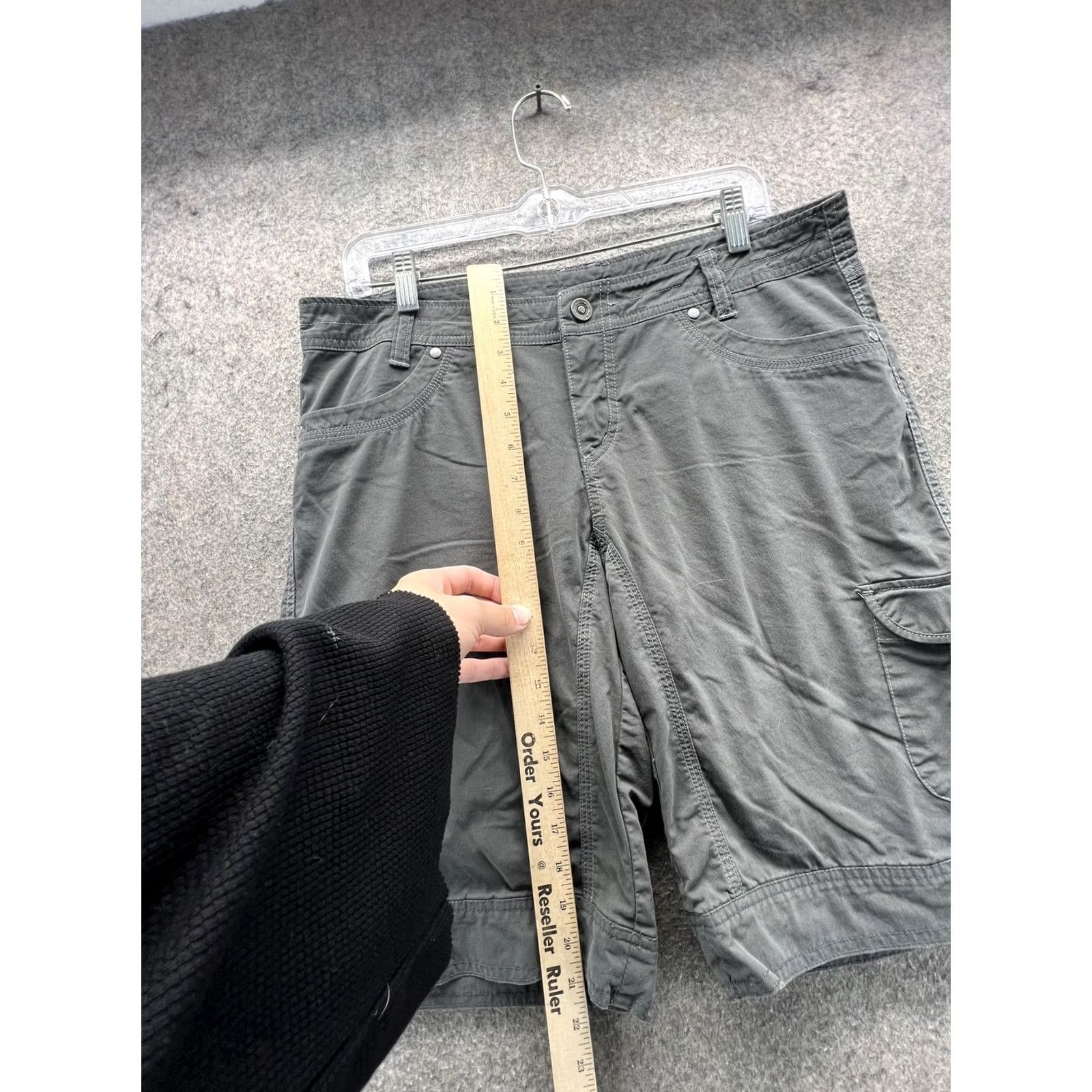 Vintage Kuhl Shorts Womens 12 Gray Cargo Twill Hiking Utility 9 Inseam Casual Summer Size 34" / US 12 / IT 48 - 3 Thumbnail