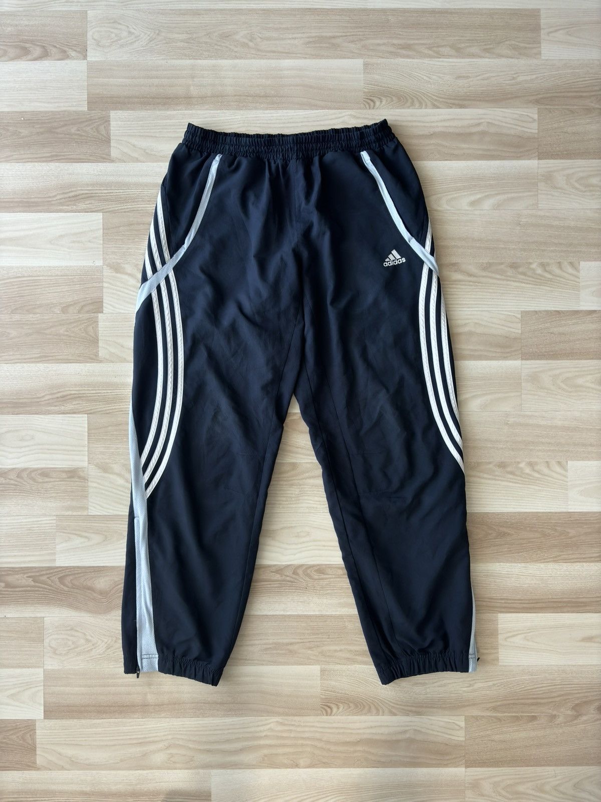 Adidas × Japanese Brand × Vintage Adidas nylon baggy sweatpants navy basic vintage 00s rare Size US 34 / EU 50 - 1 Thumbnail