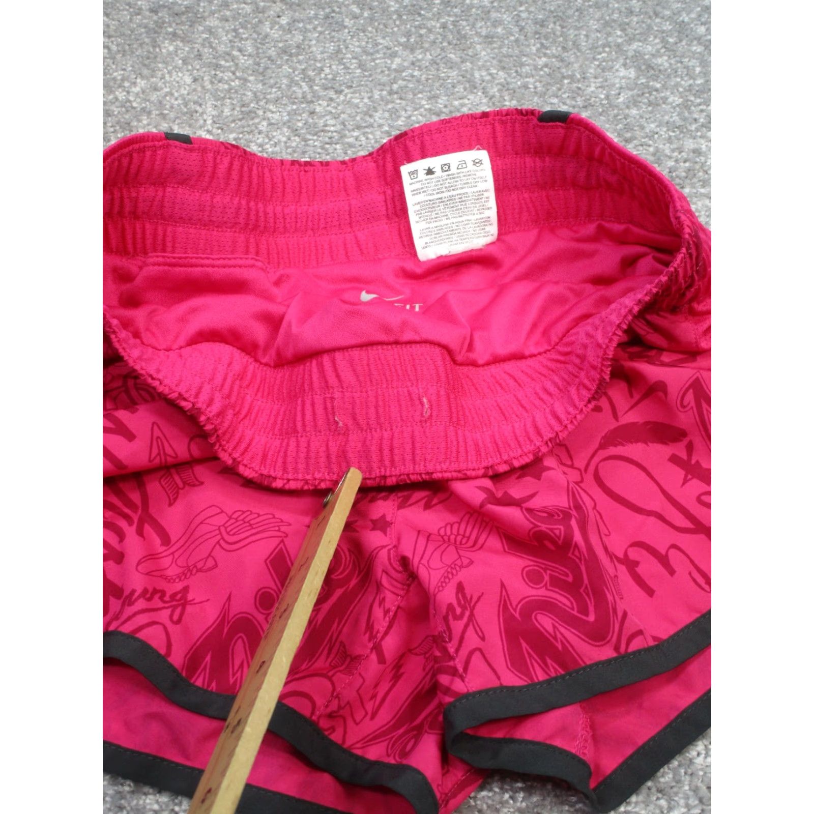Nike Nike Shorts Womens Small Dri Fit Graphic Pink Lightweight 2.5" Athletic Running Gym & Training 90s? Size 28" / US 6 / IT 42 - 2 Thumbnail