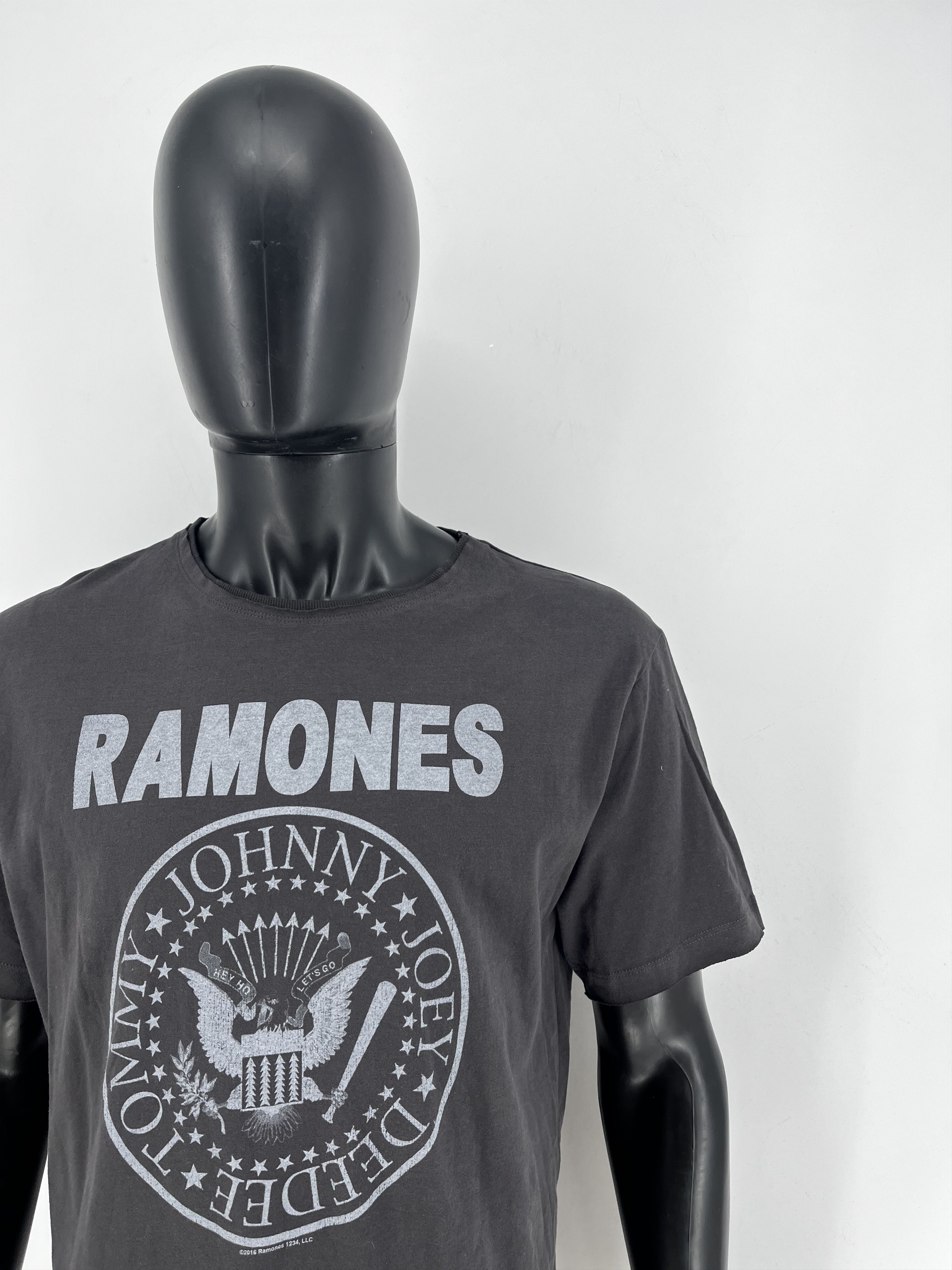 Band Tees Rare🔥 Vintage Y2K Ramones Tees Band tee Travis Style Size US XXL / EU 58 / 5 - 8 Thumbnail
