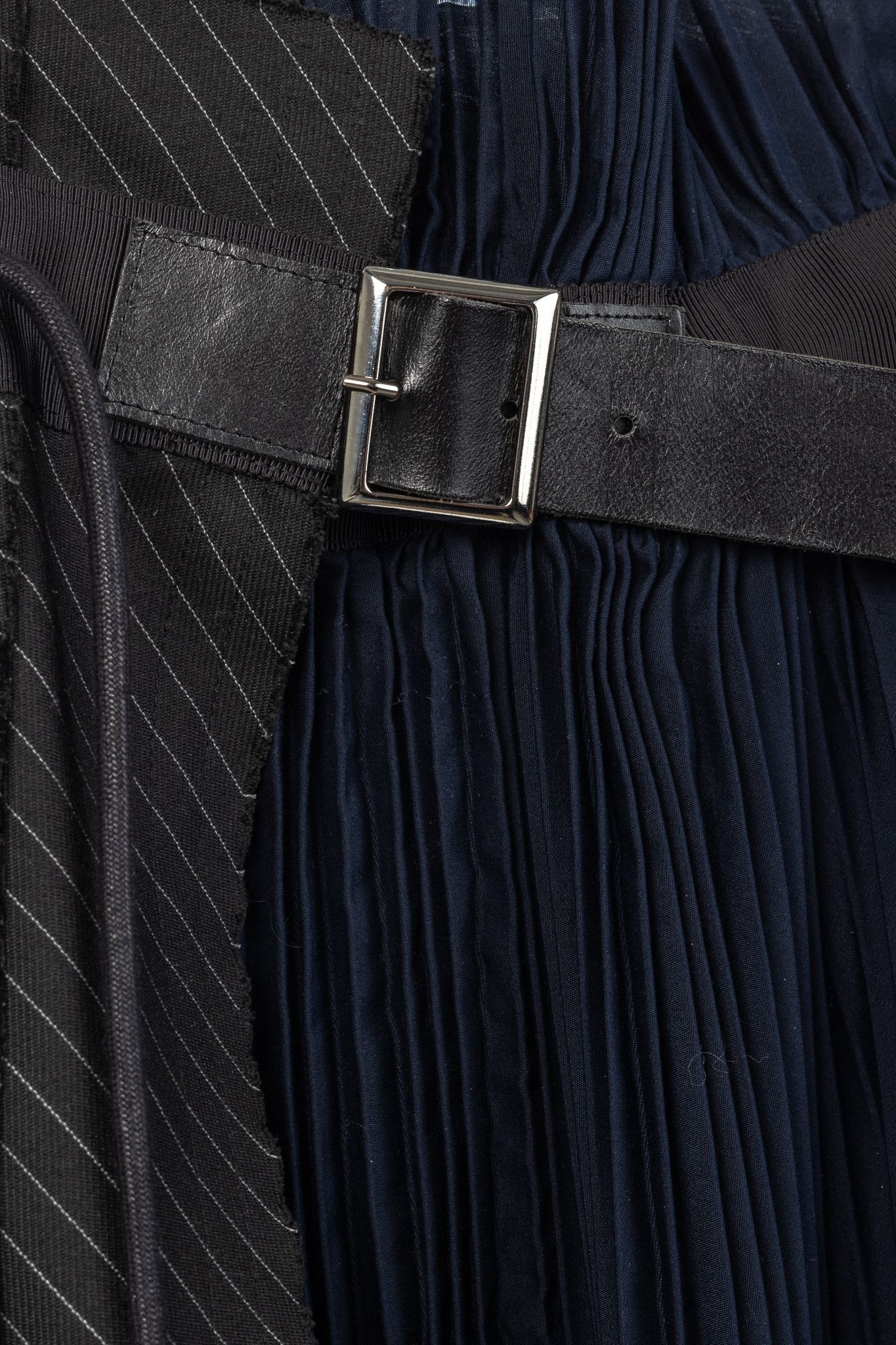 Sacai Sacai Black & Navy Pinstripe Docking Pleated Skirt Size 28" / US 6 / IT 42 - 7 Thumbnail