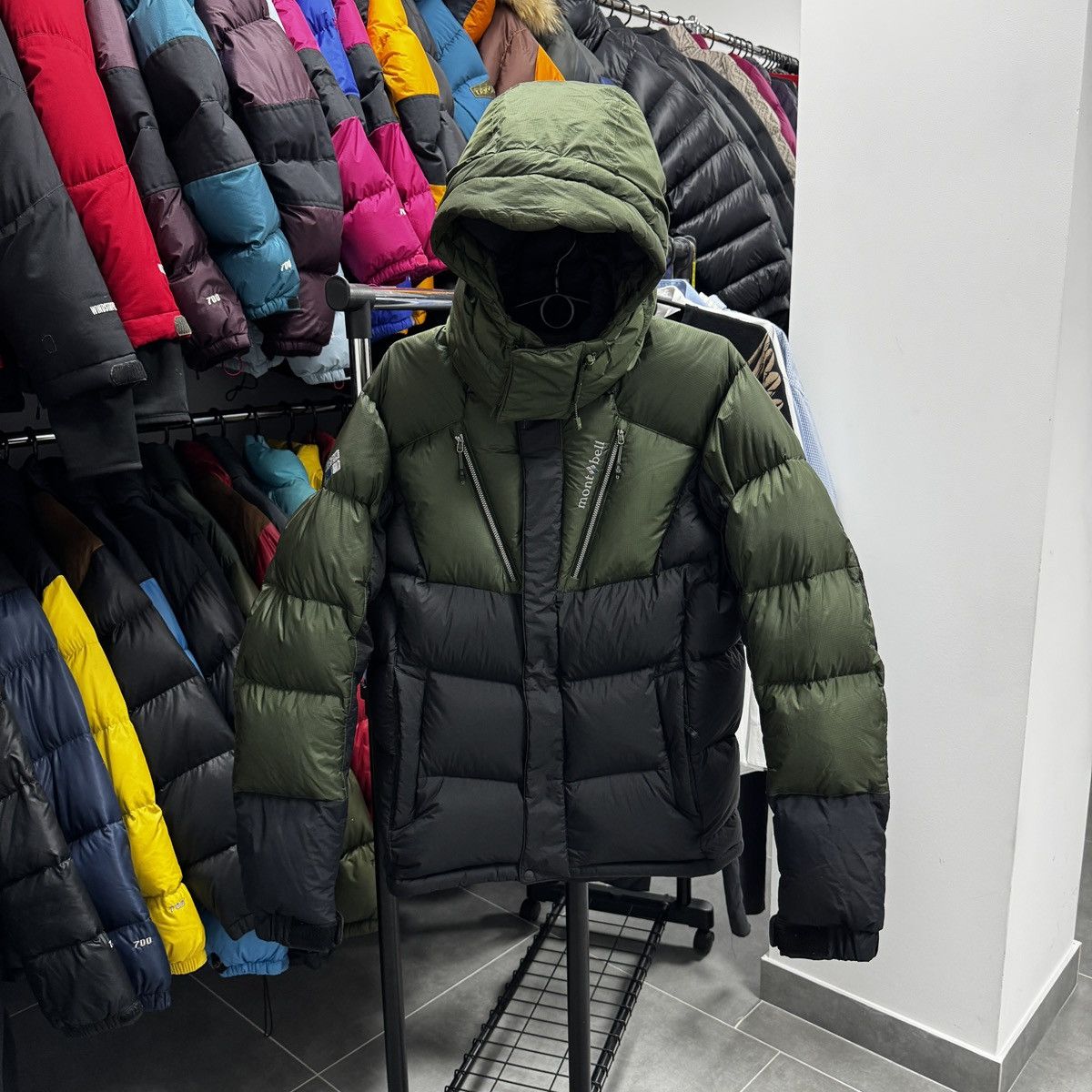 Montbell Montbell Multi Pocket Puffer Down Jacket Men Dark Green Size US L / EU 52-54 / 3 - 2 Thumbnail