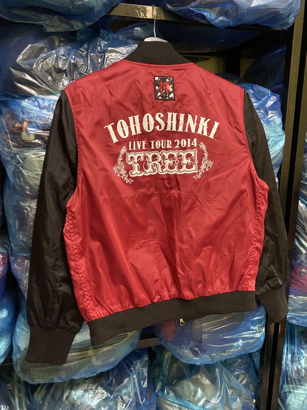Band Tees TOHOSHINKI REVERSIBLE BOMBER JACKET Size US S / EU 44-46 / 1 - 9 Thumbnail