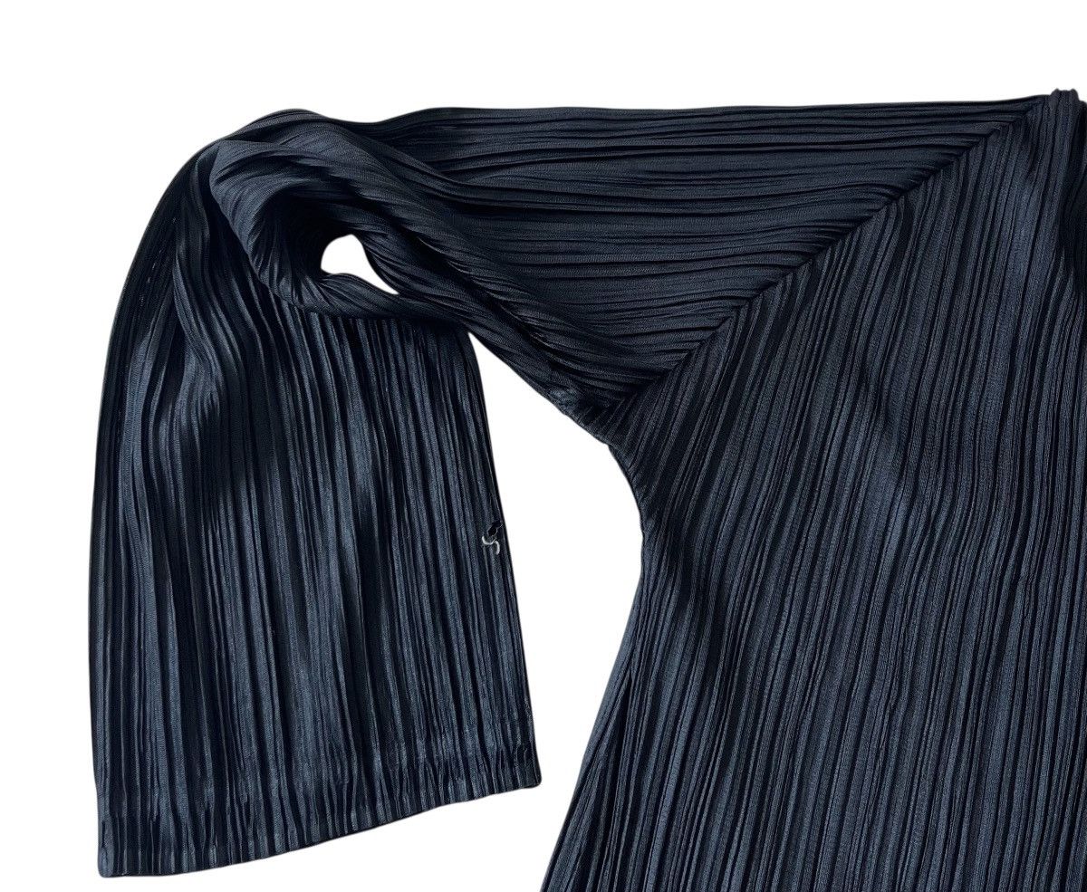Pleats Please Issey Miyake TAX FREE 🇺🇸 issey miyake pleats please black boxy shirt Size S / US 4 / IT 40 - 5 Thumbnail