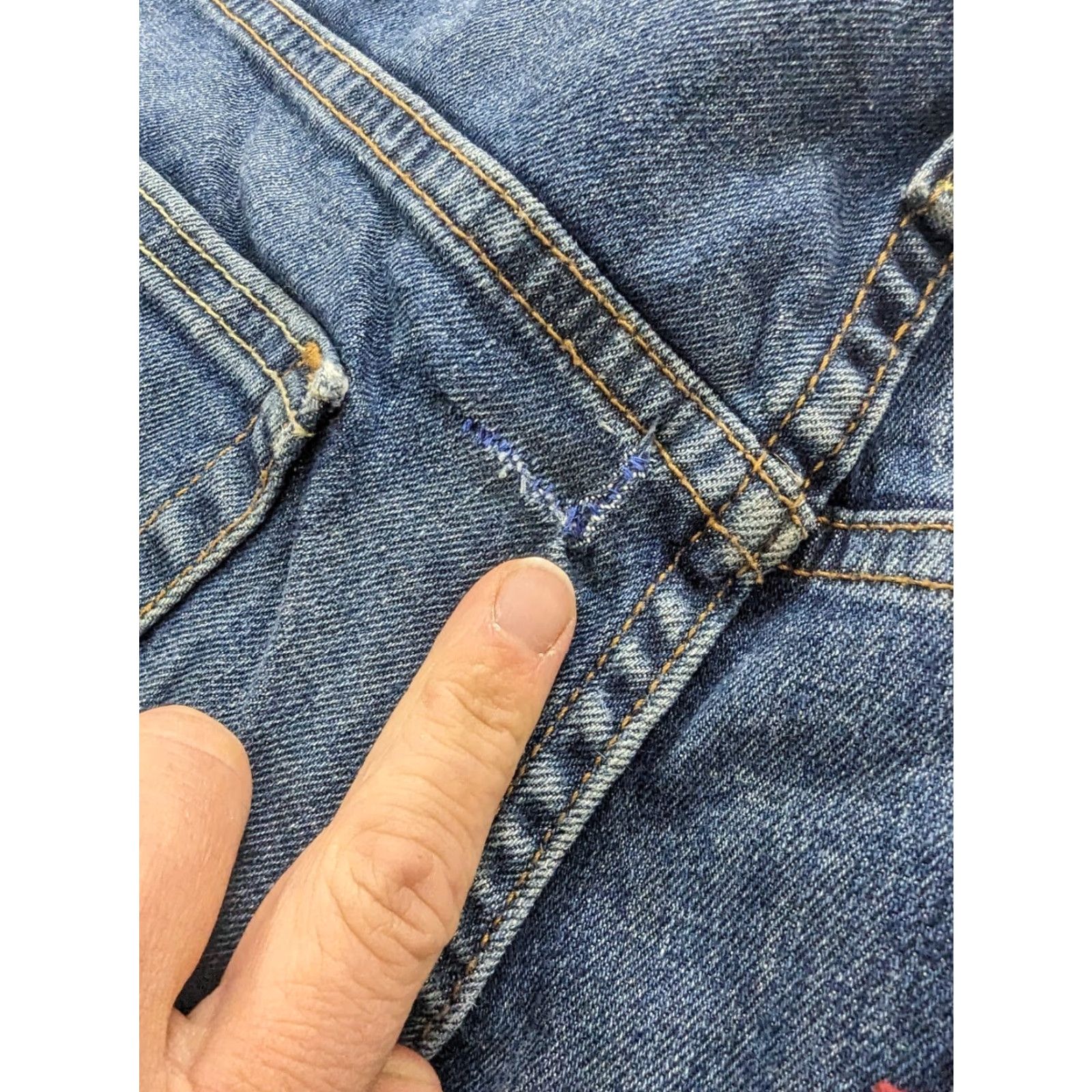 Vintage Levis 559 Jeans Men 38x34 Relaxed Straight Fit Blue M5M Jeans Mens Straight Denim Mid Blue Work 2010s Size US 38 / EU 54 - 5 Thumbnail