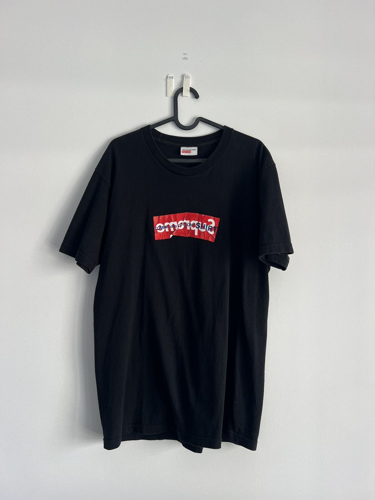 Cdg x supreme t shirt hotsell