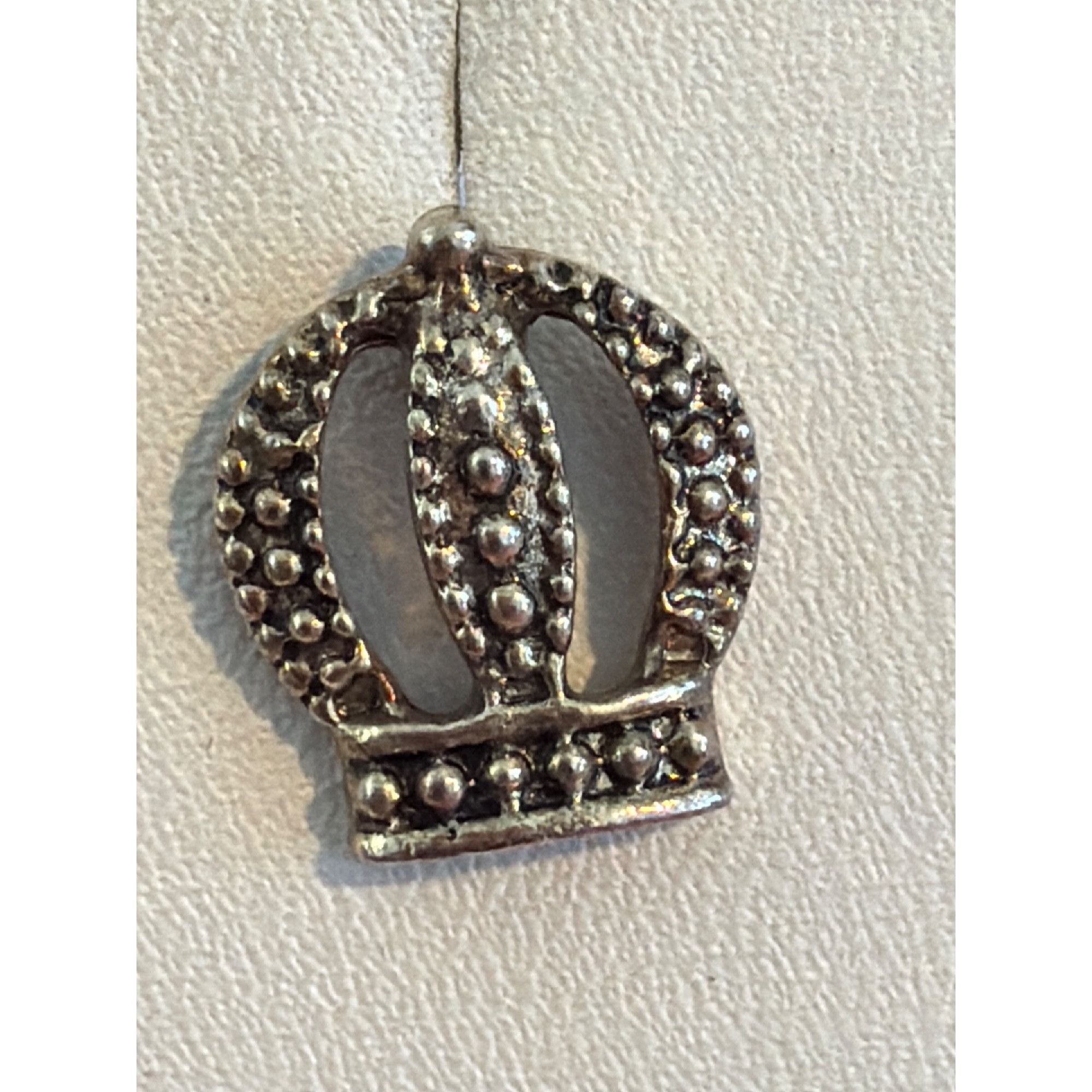 Other Vintage Silver Tone Crown Stud Earrings Open Work Textured . Size ONE SIZE - 2 Thumbnail