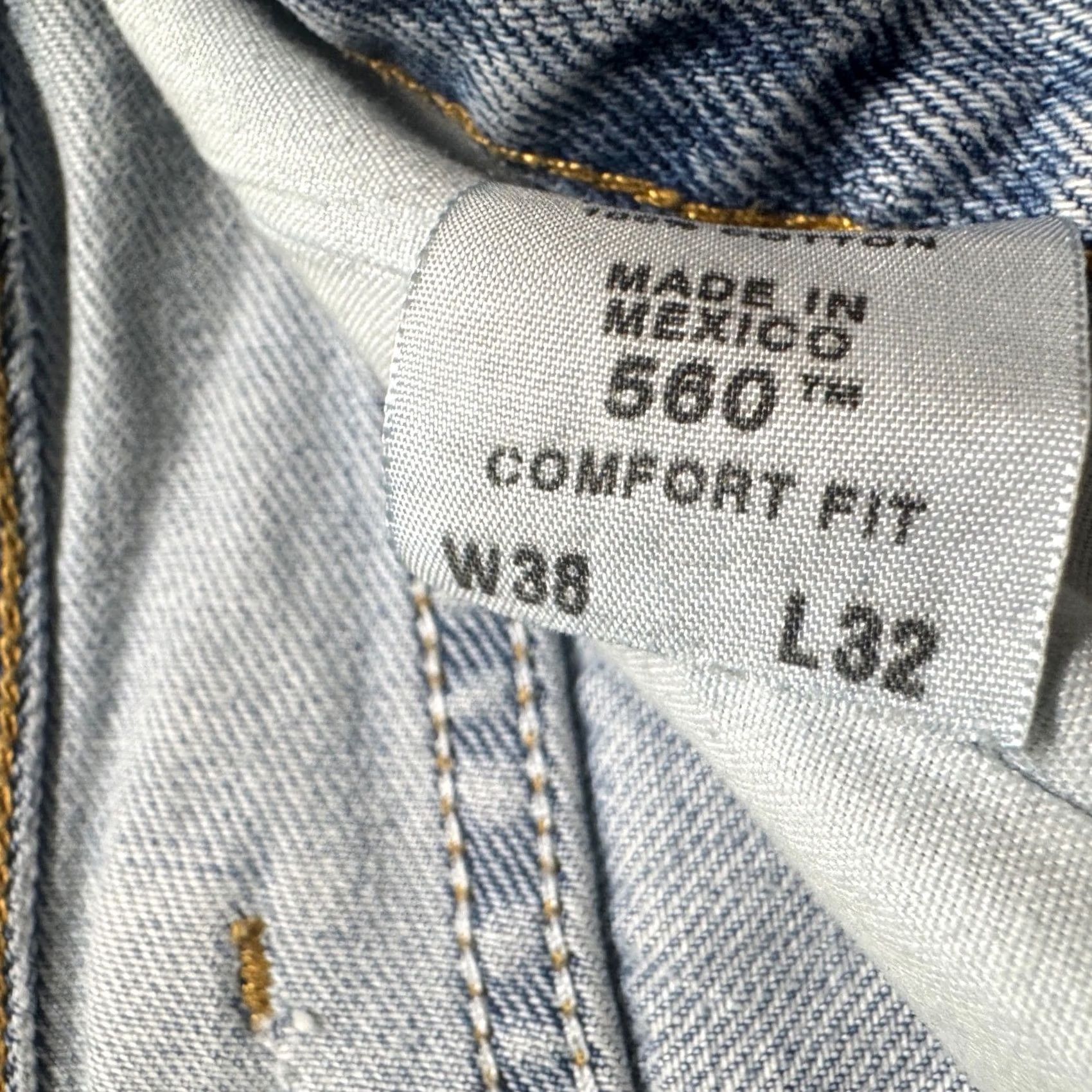 Levi's VINTAGE Levi's 560 Jeans Bootcut Men 38x32 Cotton Light Wash Distressed Blue 90s Mens Size US 38 / EU 54 - 3 Thumbnail