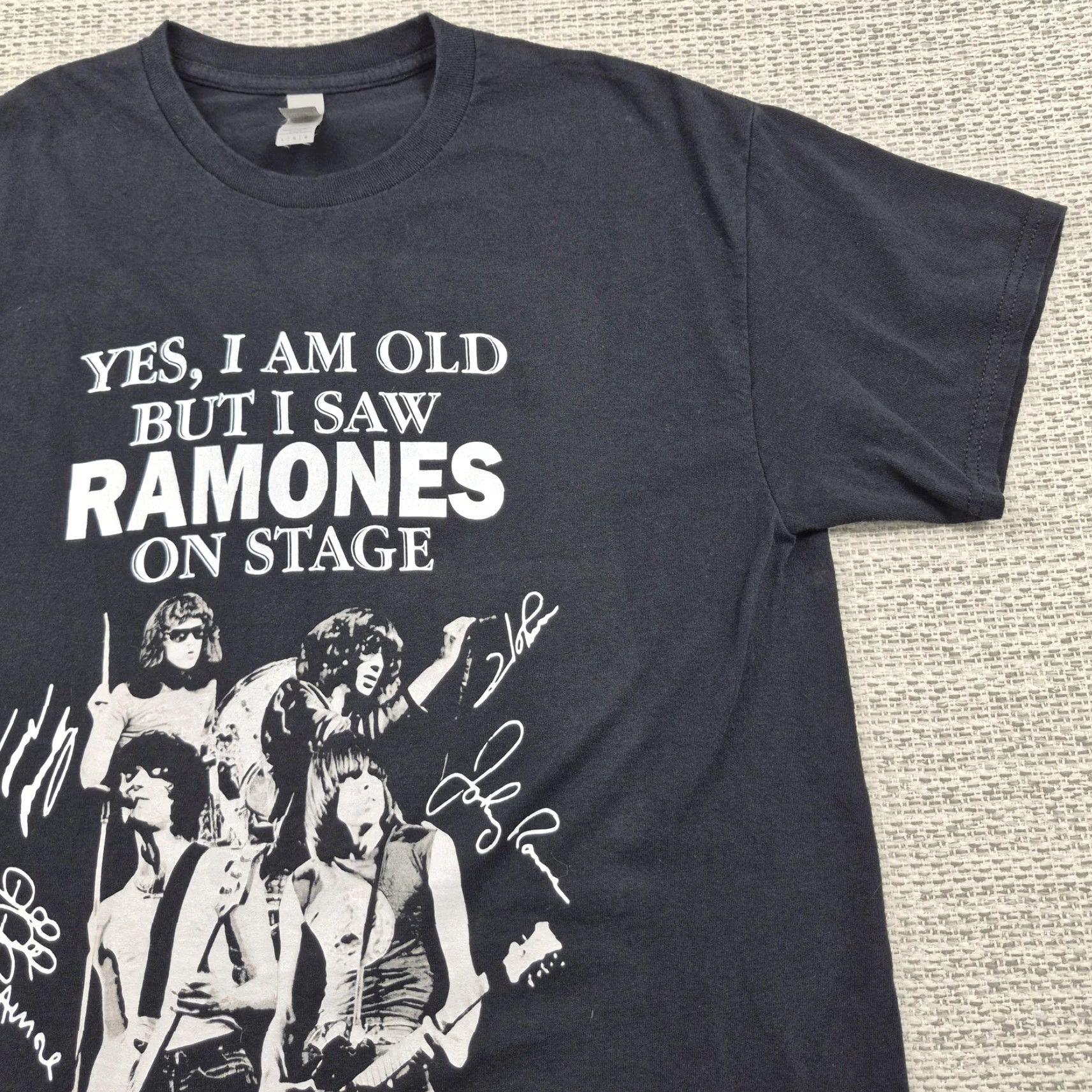Gildan VINTAGE Ramones Yes I Am Old Shirt Mens Large Black Gildan Rock Band Graphic Tee Size US L / EU 52-54 / 3 - 2 Thumbnail