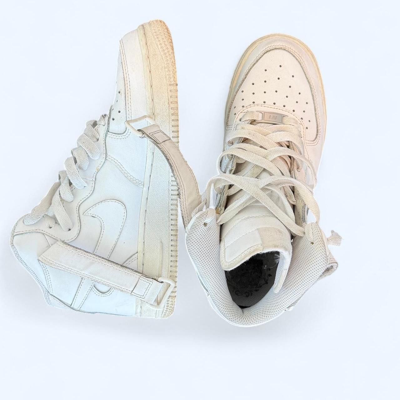 Nike Nike Women's white cream Trainers Size ONE SIZE - 1 Thumbnail