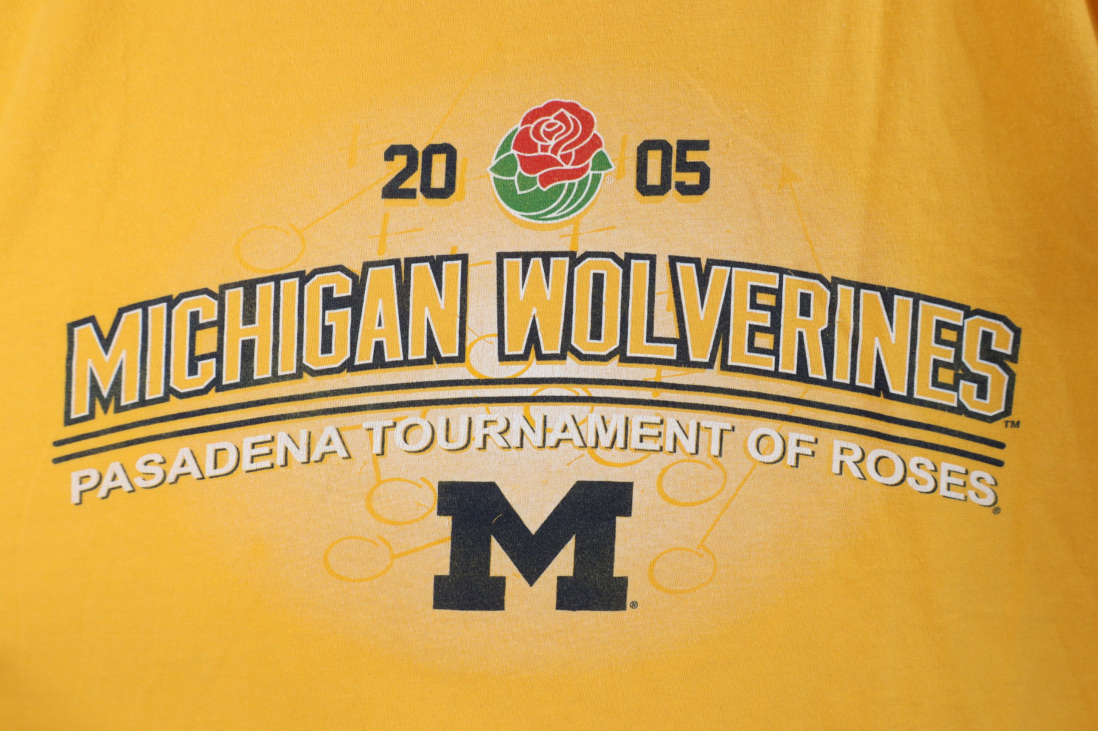 Vintage Vintage Y2K 2005 University of Michigan Football T-Shirt Size US L / EU 52-54 / 3 - 4 Thumbnail