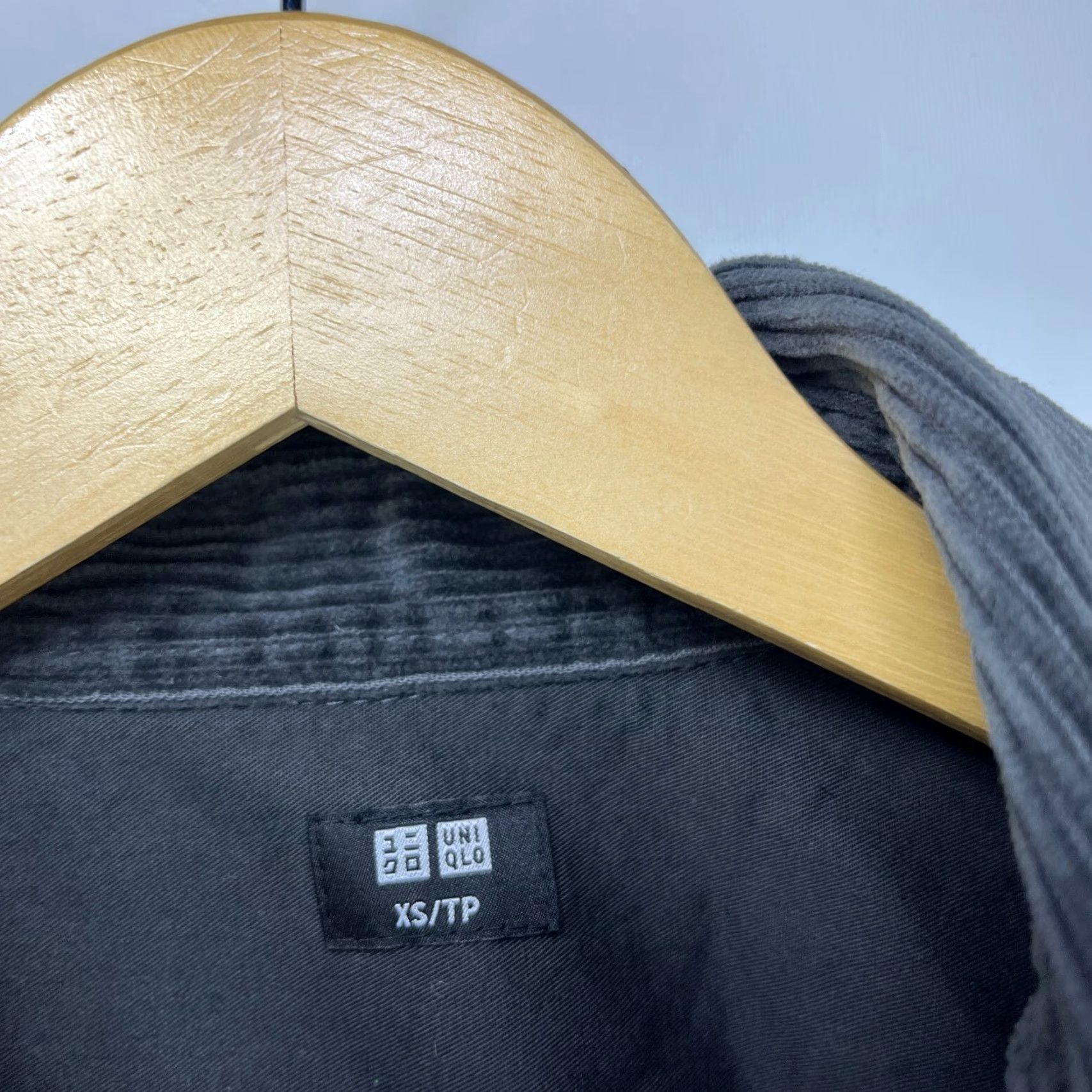 Uniqlo VINTAGE Uniqlo Corduroy Button-Up Shirt XS Dark Gray Long Sleeve Mens Size US XS / EU 42 / 0 - 5 Thumbnail