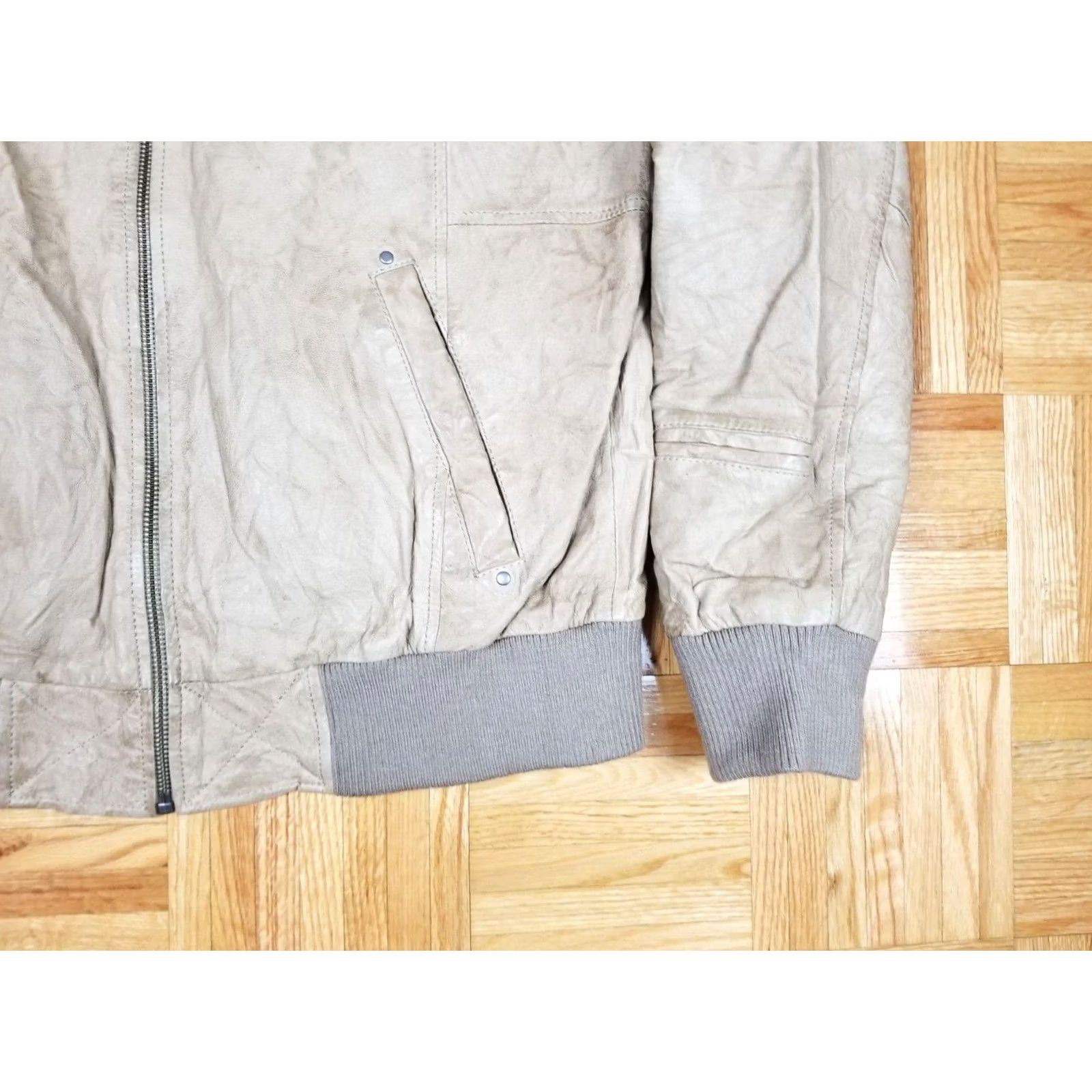 Vintage VINTAGE DANIER Distressed Leather Bomber Style Jacket SHIRT M Beige 27-28in 22in 19in Cross Shoulder Mens Size US M / EU 48-50 / 2 - 3 Thumbnail