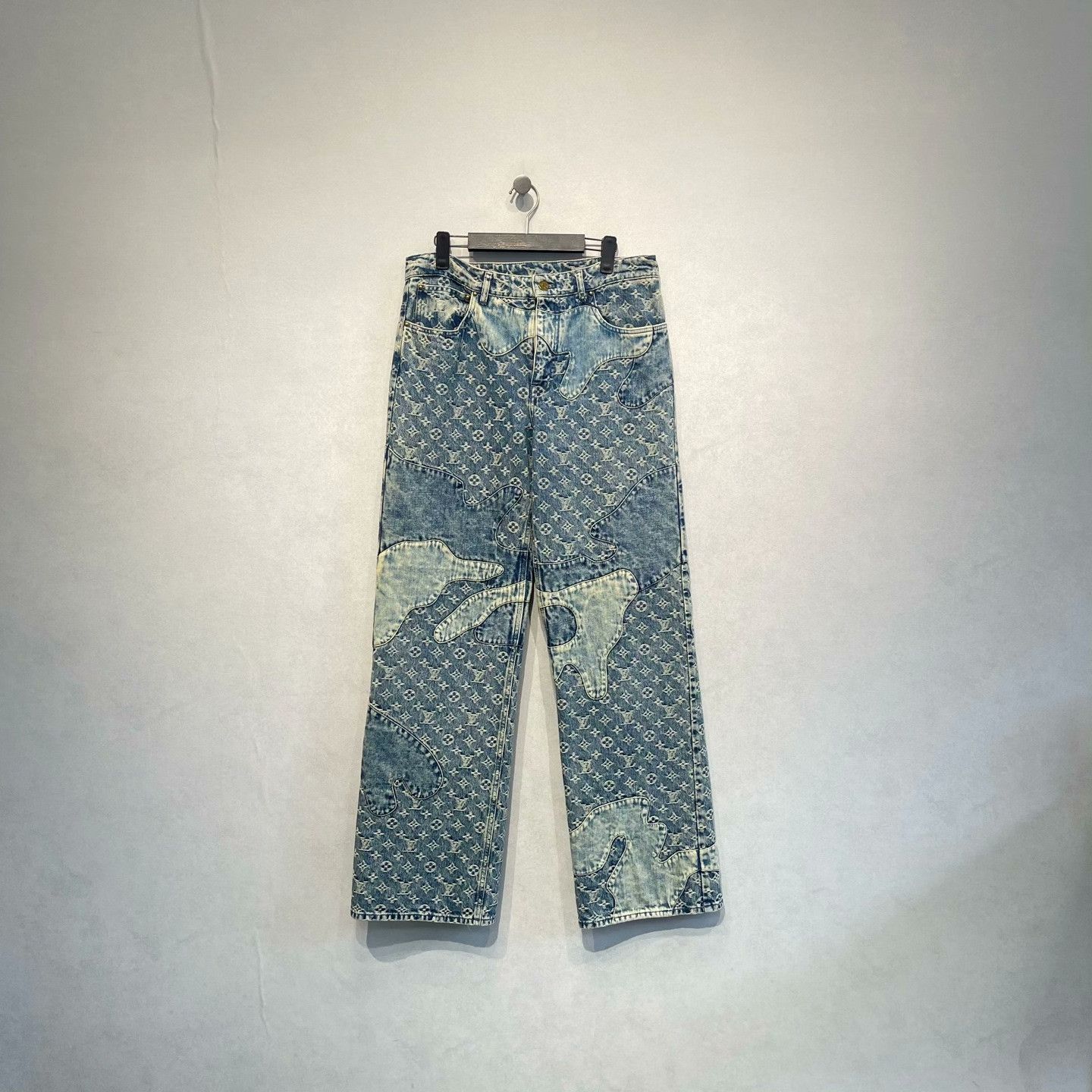 Louis Vuitton Louis Vuitton x NIGO Monogram Patchwork Denim Pants 30 Size US 30 / EU 46 - 1 Thumbnail