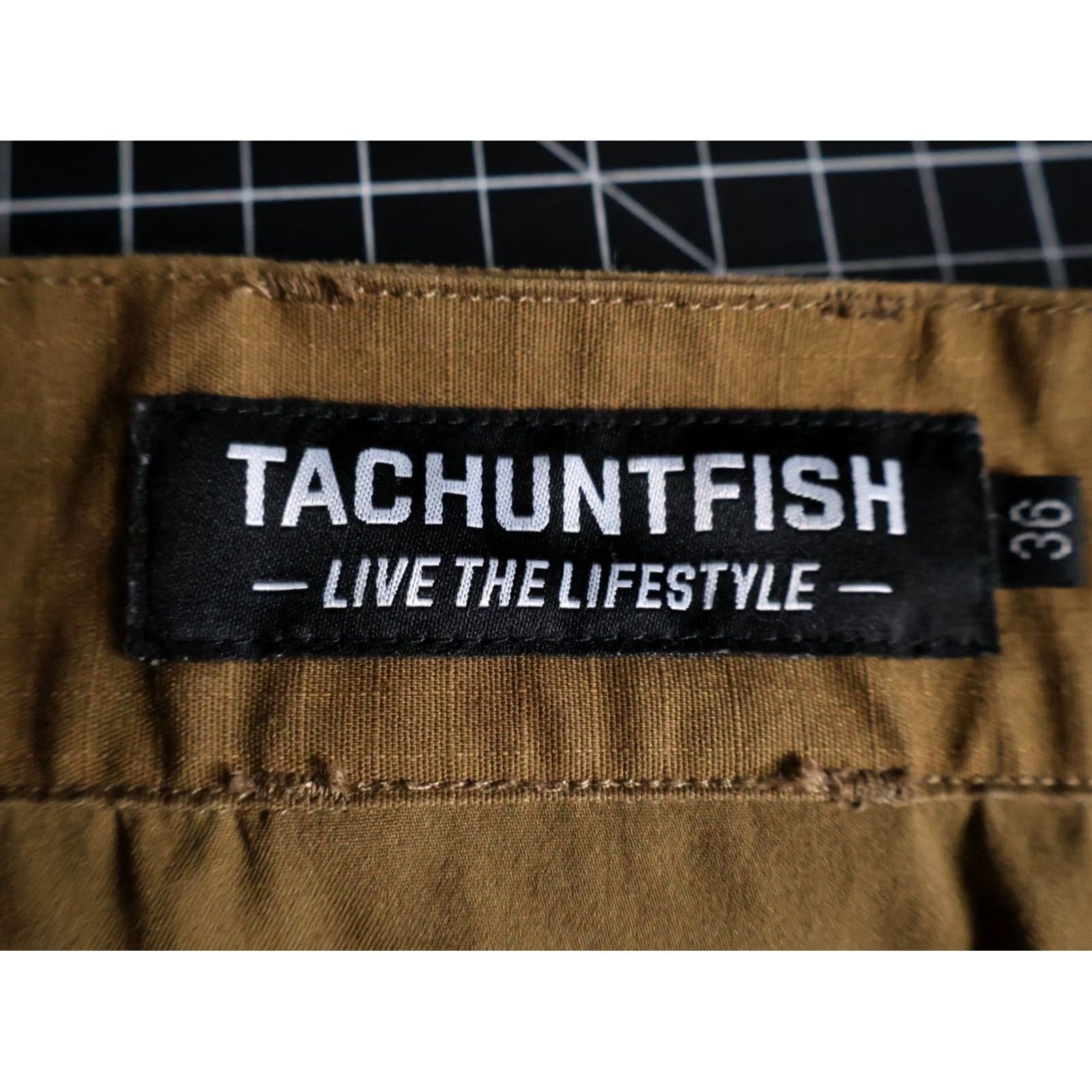 Vintage TacHuntFish Cargo Shorts Men's 36 x 8 Brown Tactical Outdoor Ripstop Bodpocket Zip Fly Rare Vintage? Size US 36 / EU 52 - 3 Thumbnail