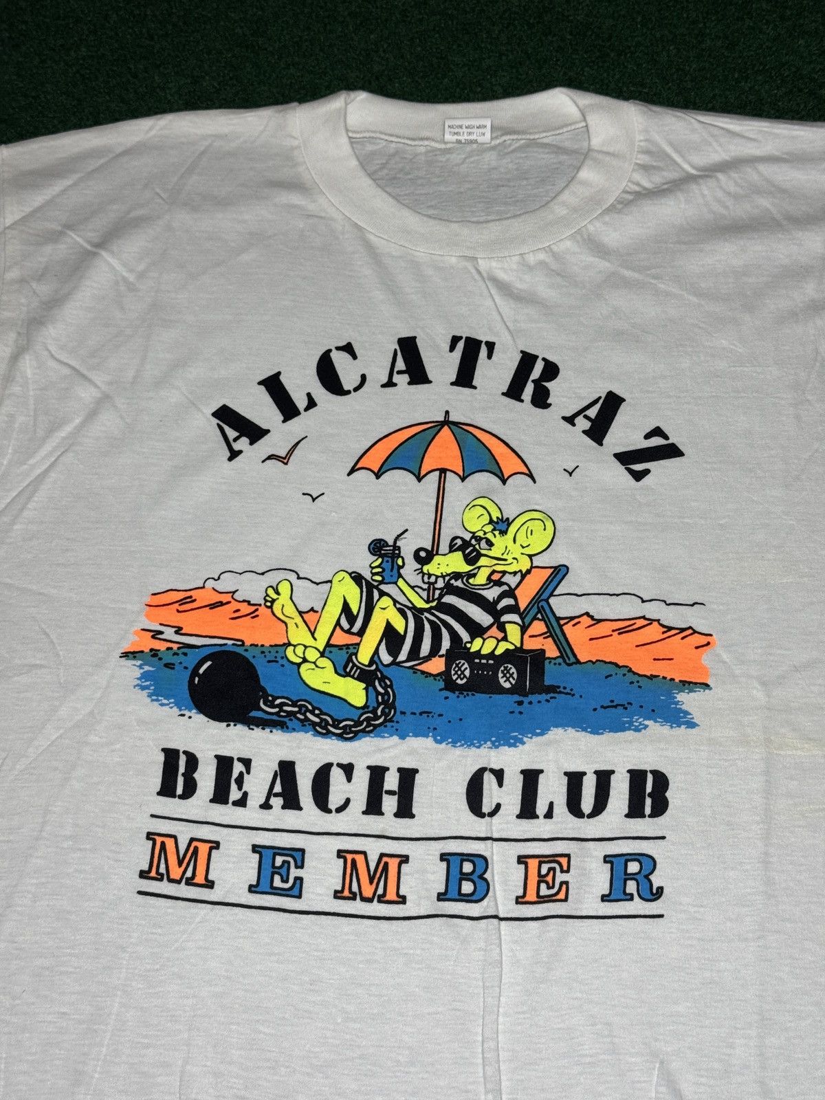 Vintage Vintage 90s Alcatraz Prison Beach Club Member Rat T Shirt Size US XL / EU 56 / 4 - 2 Thumbnail