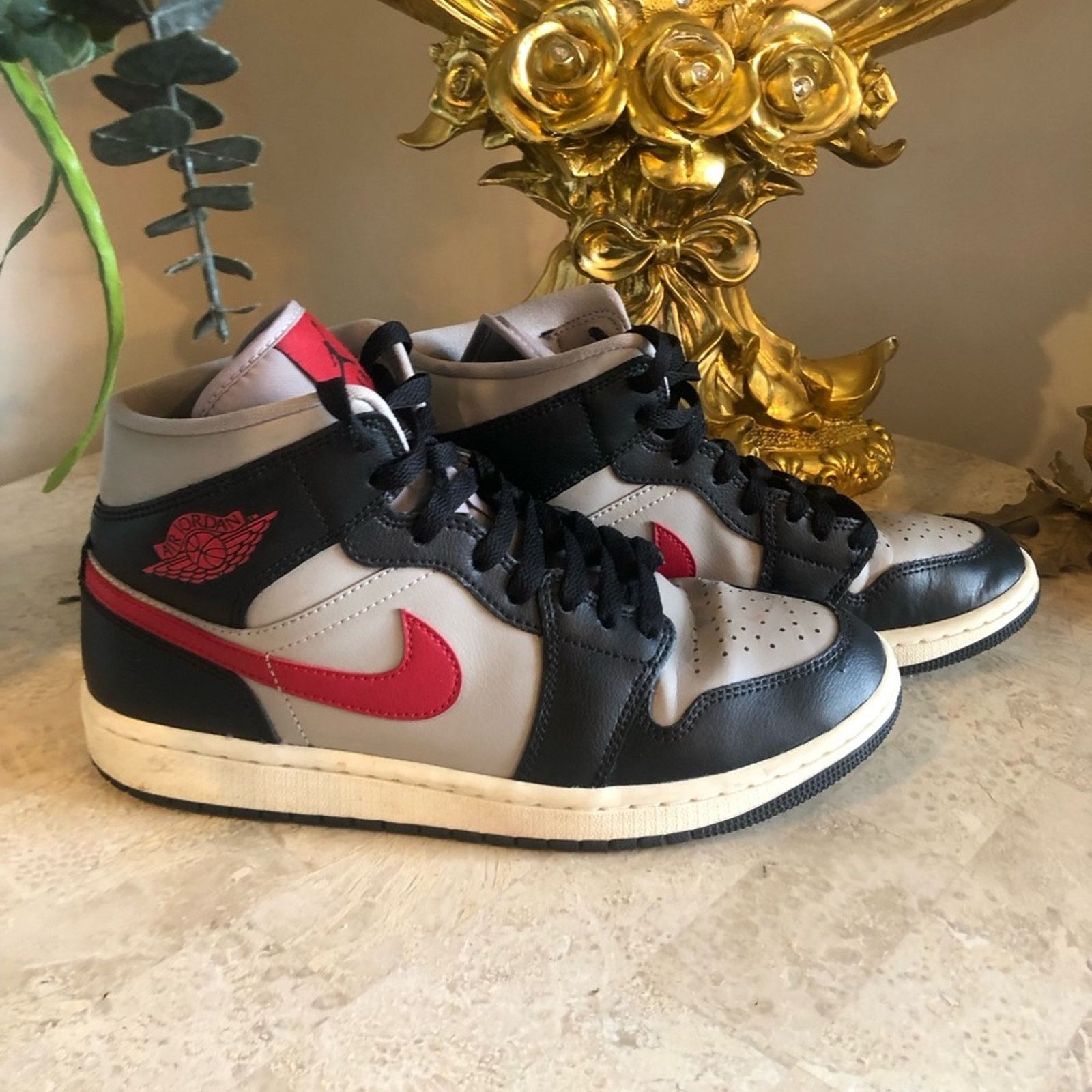 Nike Air Jordans Nike Grey Back and Red size9 Size US 9 / IT 39 - 9 Thumbnail