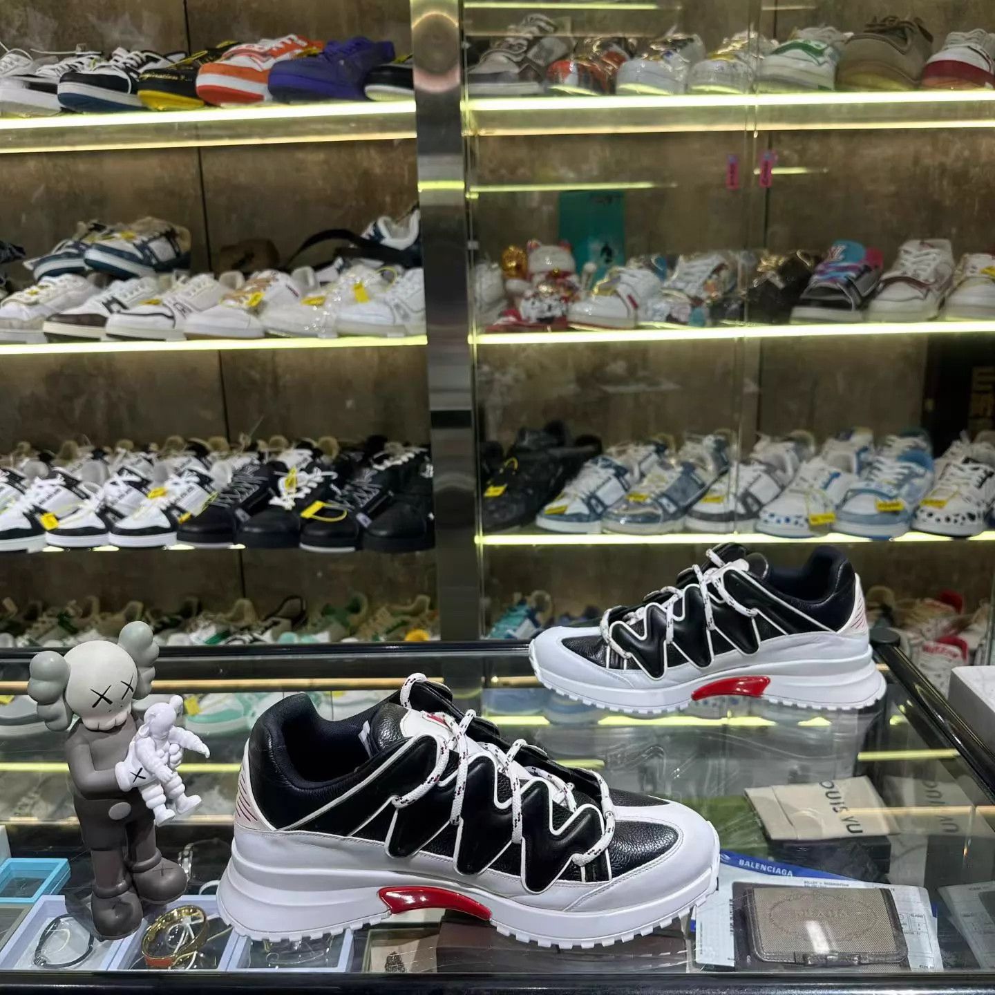 Louis Vuitton LV Black & White Zig Zag Sports Sneaker 43.5 Near Mint Size US 10.5 / EU 43-44 - 5 Thumbnail