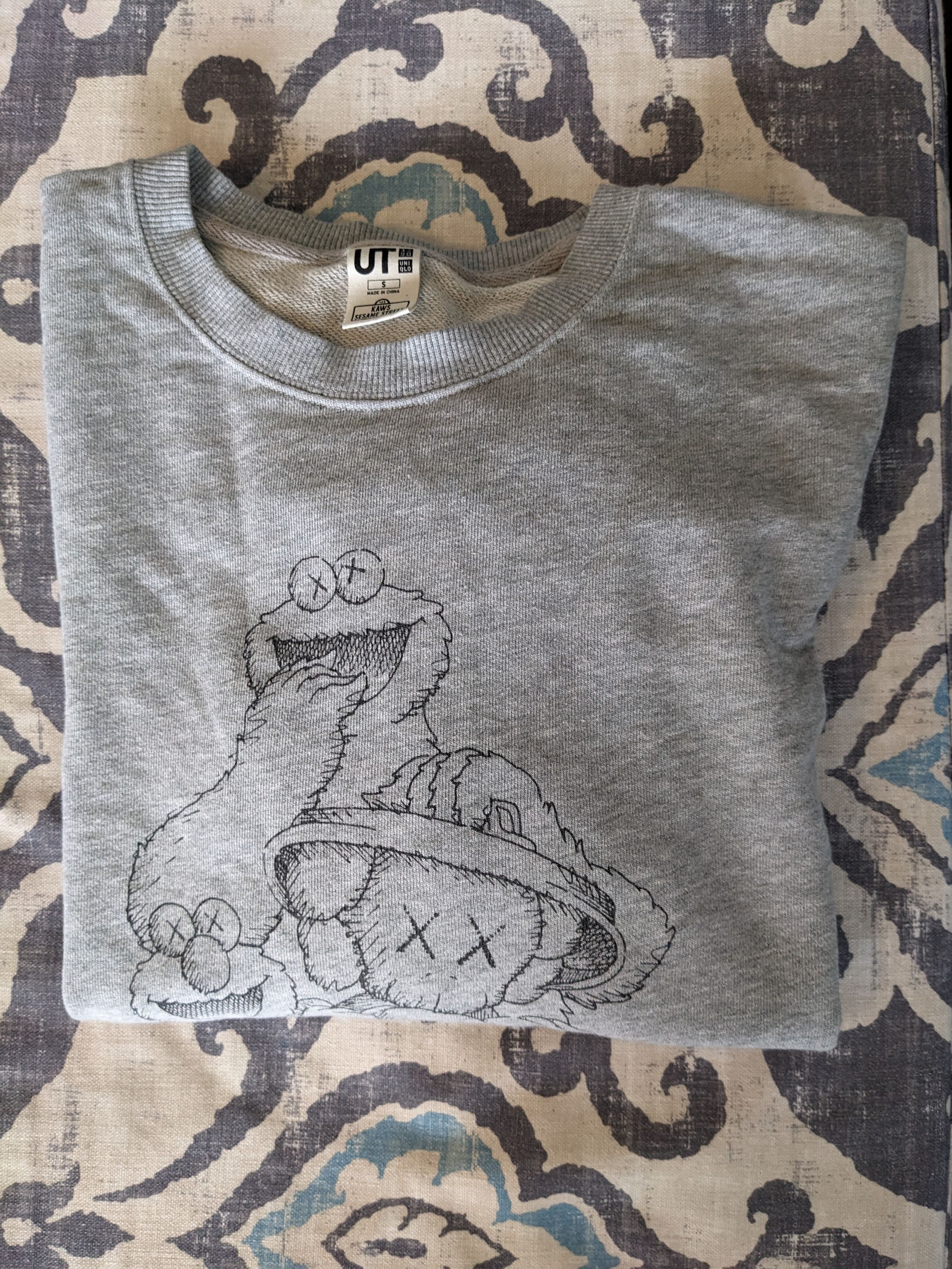 Kaws × Uniqlo Sesame Street Companion Trash Can Outline Sweatshirt Size US S / EU 44-46 / 1 - 1 Thumbnail