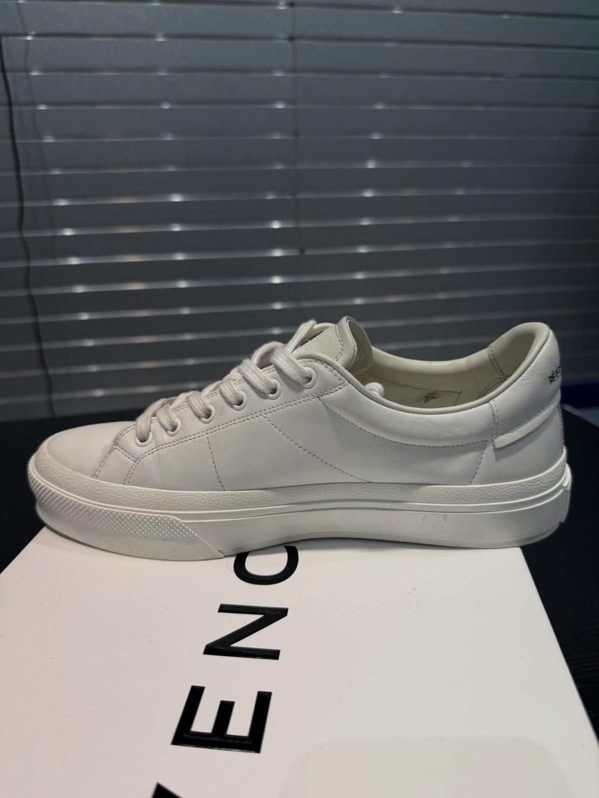 Givenchy Givenchy Low Top White Men’s Sneakers 41EU/8US Leather $595 Size US 8 / EU 41 - 8 Thumbnail