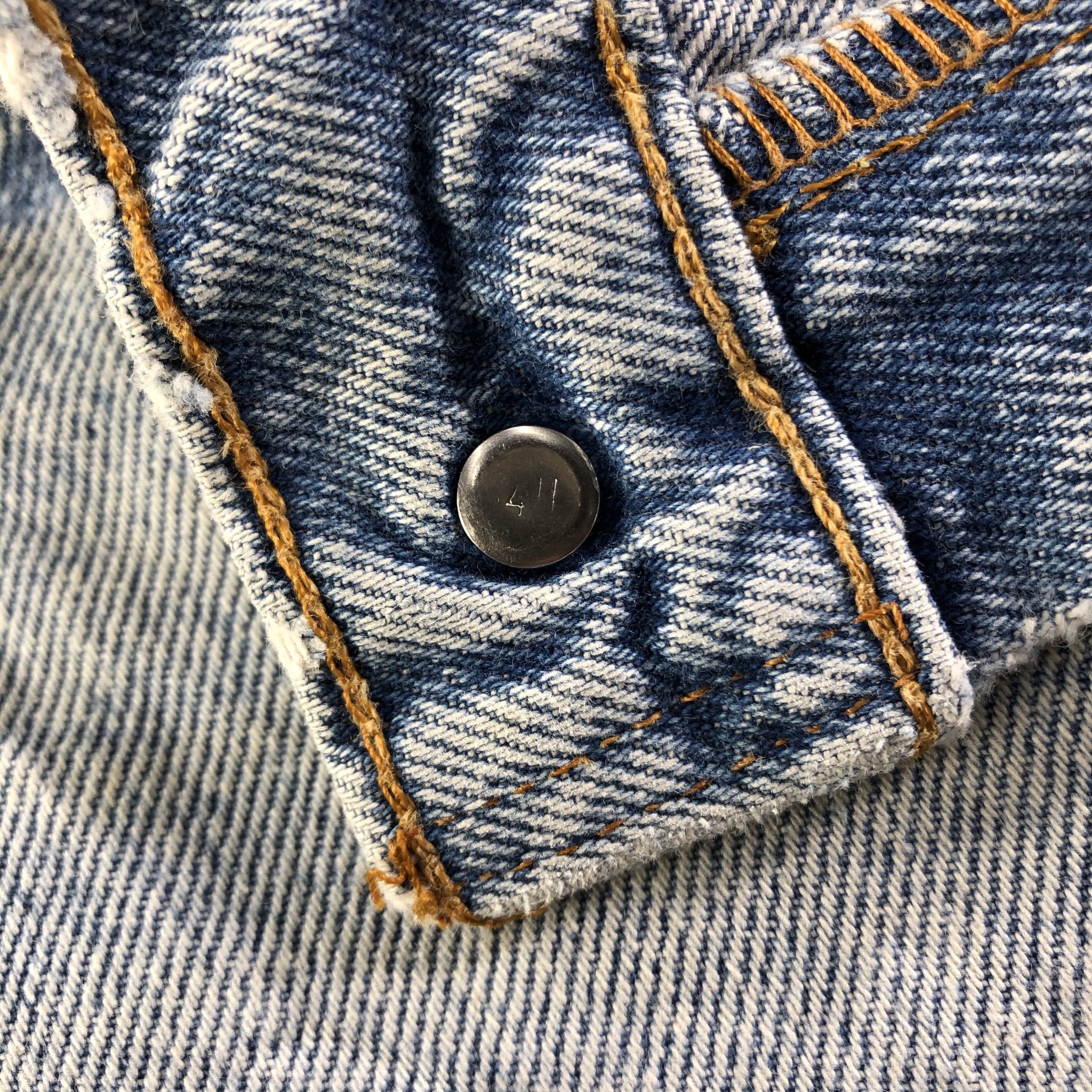 Levi's Vintage 90s Light Wash Levis 505 Jeans-J3013 Size US 35 - 10 Thumbnail