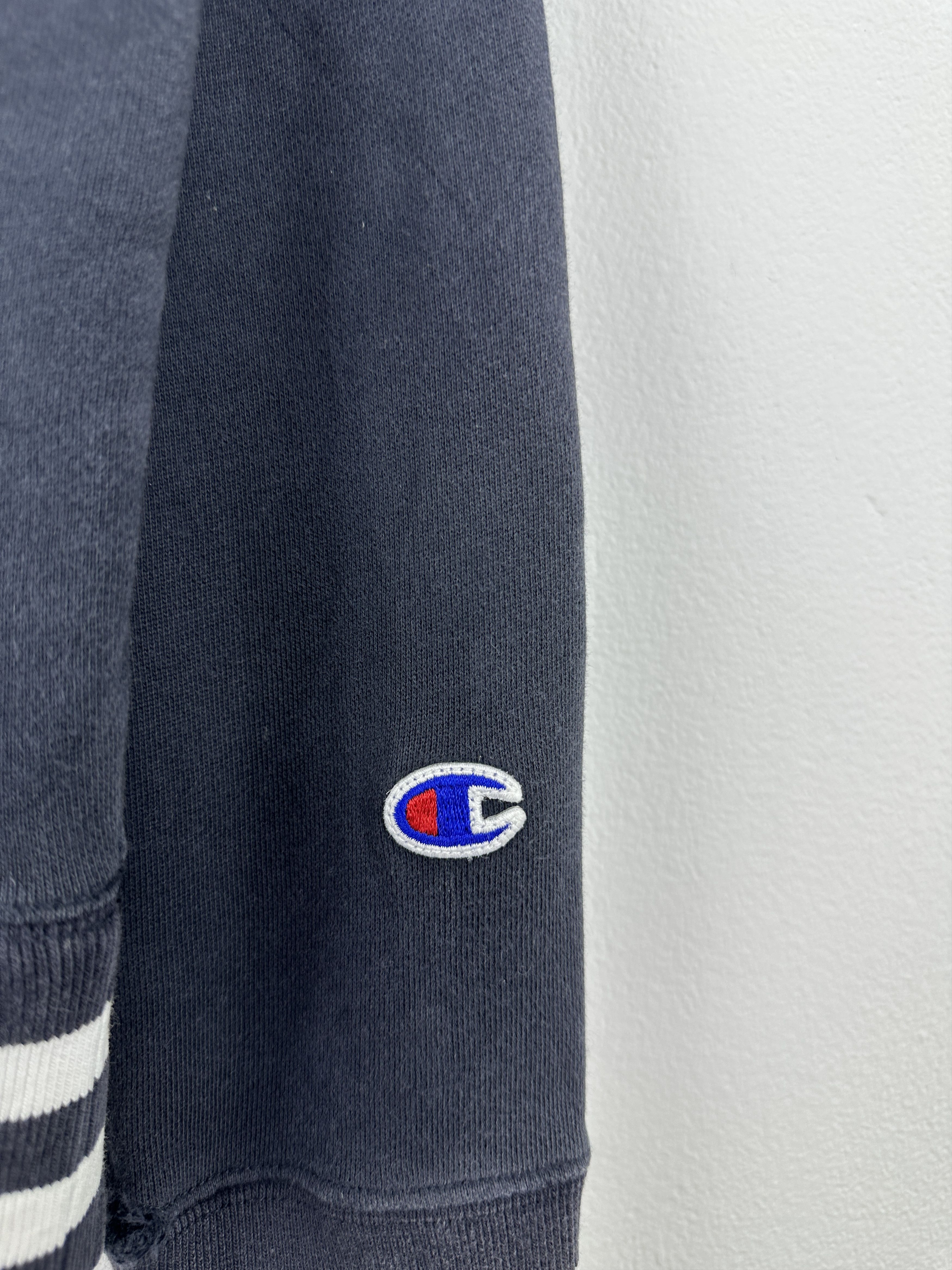 Champion Vintage Champion Striped Trim Grey Crewneck Size M BP0020 Size US M / EU 48-50 / 2 - 6 Thumbnail