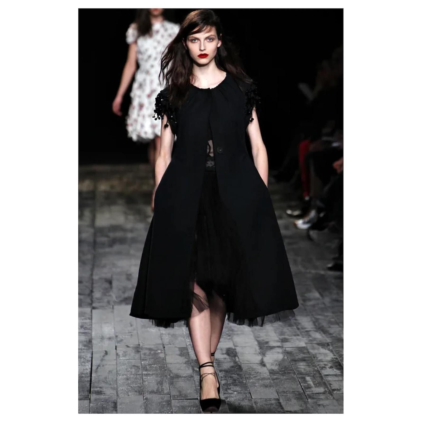 Nina Ricci Nina Ricci Fall 2012 Black Bead Embellished Hourglass Coat Size XS / US 0-2 / IT 36-38 - 2 Thumbnail