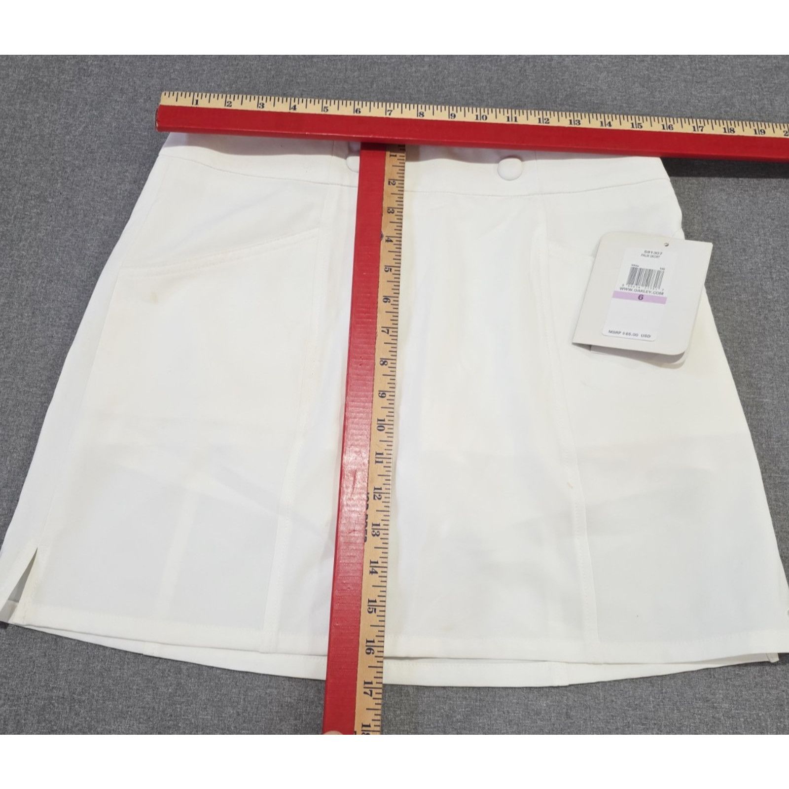 Oakley New Oakley Women’s white Skort Palm Golf Skort Size 6 $65 Size 28" / US 6 / IT 42 - 3 Thumbnail