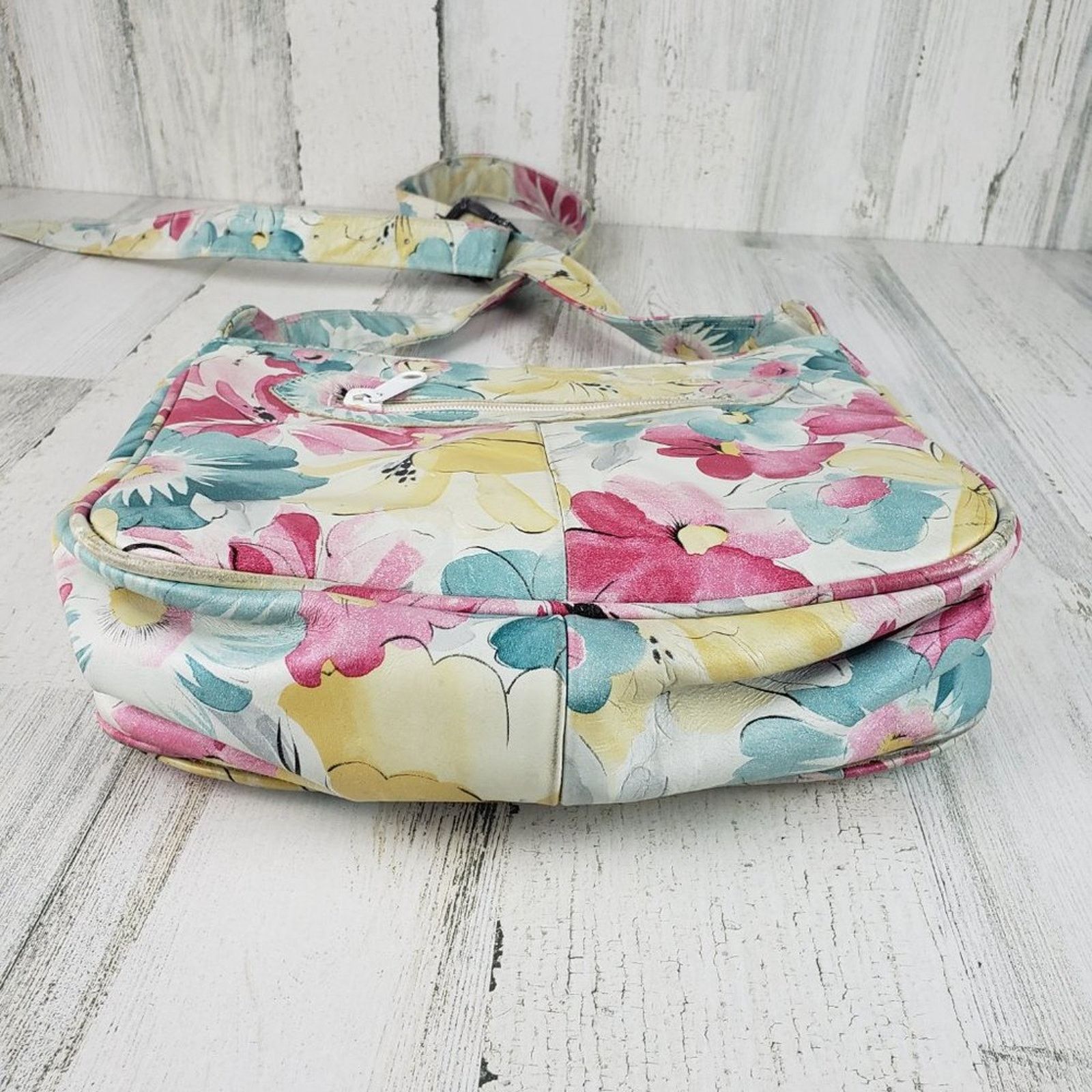 Other Viva of California Crossbody White Multicolored Floral Purse Size ONE SIZE - 8 Thumbnail
