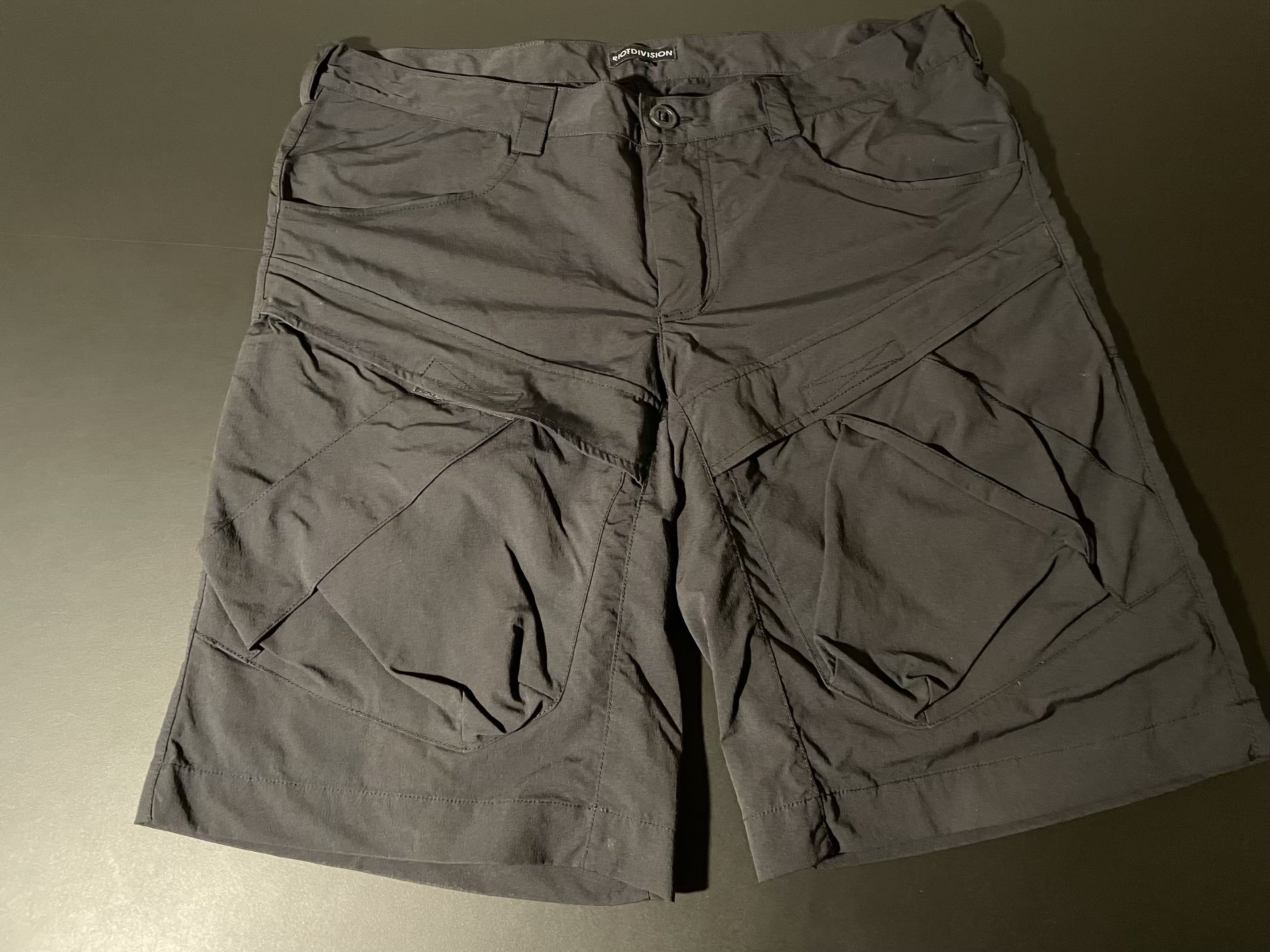 Riot Division / 2 Pockets Shorts / Black / XL / Like new