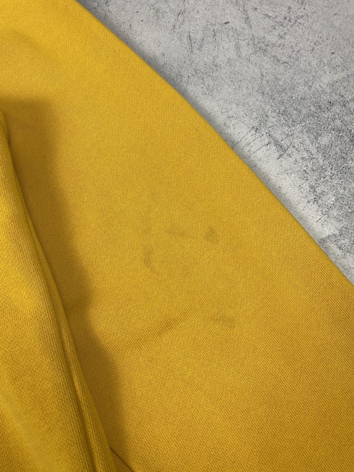 Fred Perry Fred Perry Embroidered Center Logo Distressed Sweatshirt Size US M / EU 48-50 / 2 - 11 Thumbnail