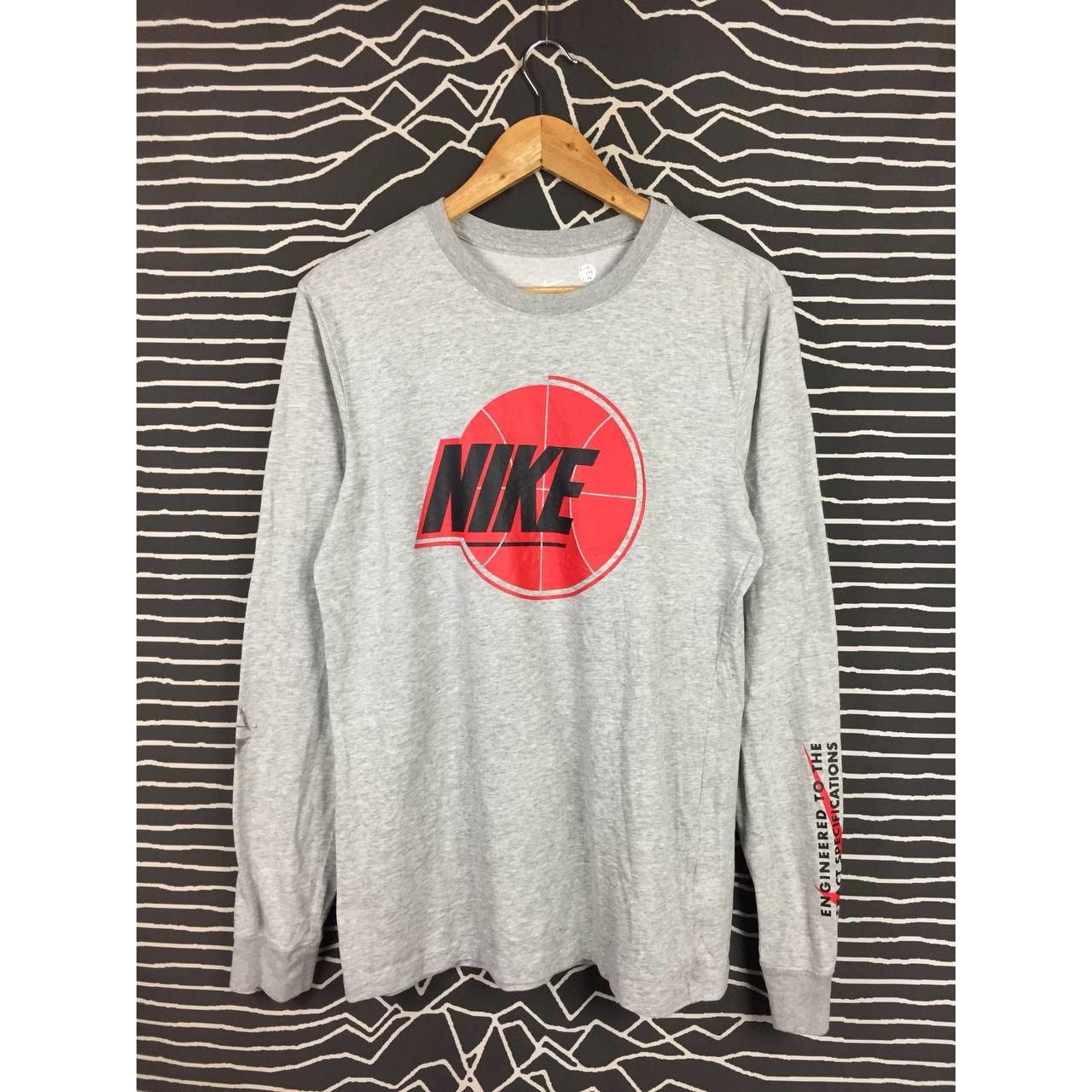 Nike Nike Basketball Big Logo Long Sleeve Tee Size S Size US S / EU 44-46 / 1 - 1 Thumbnail