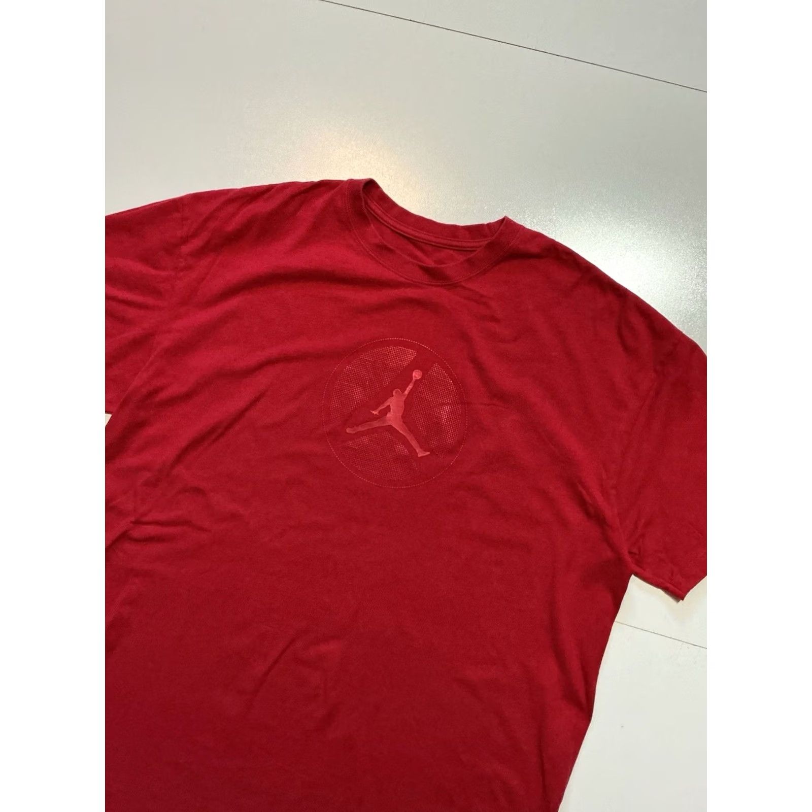 Jordan Brand VINTAGE Air Jordan Circle Jumpman Logo Graphic Red Basketball S/S Crewneck T-Shirt XXL Mens Red Logo T-Shirt 2XL Jumpman Size US XXL / EU 58 / 5 - 4 Thumbnail