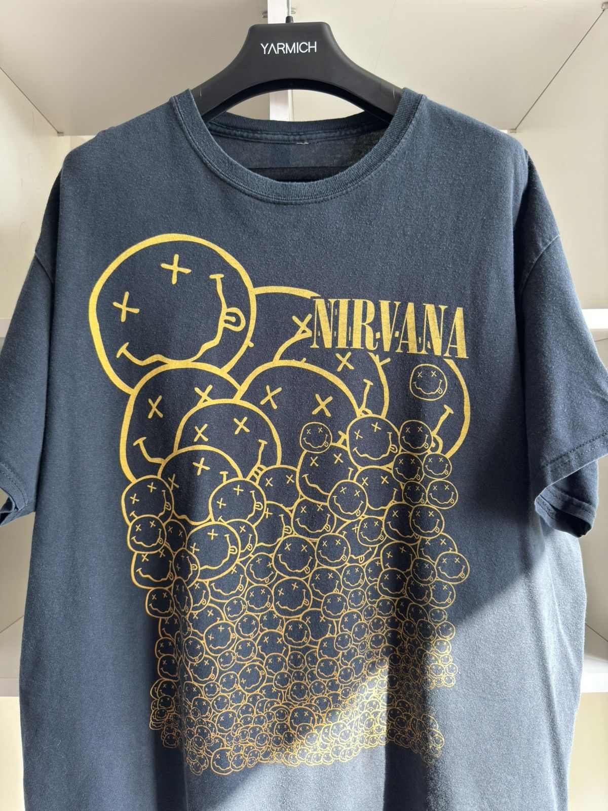Band Tees Vintage 2004 Nirvana Smiley Band T Shirt Size US L / EU 52-54 / 3 - 2 Thumbnail