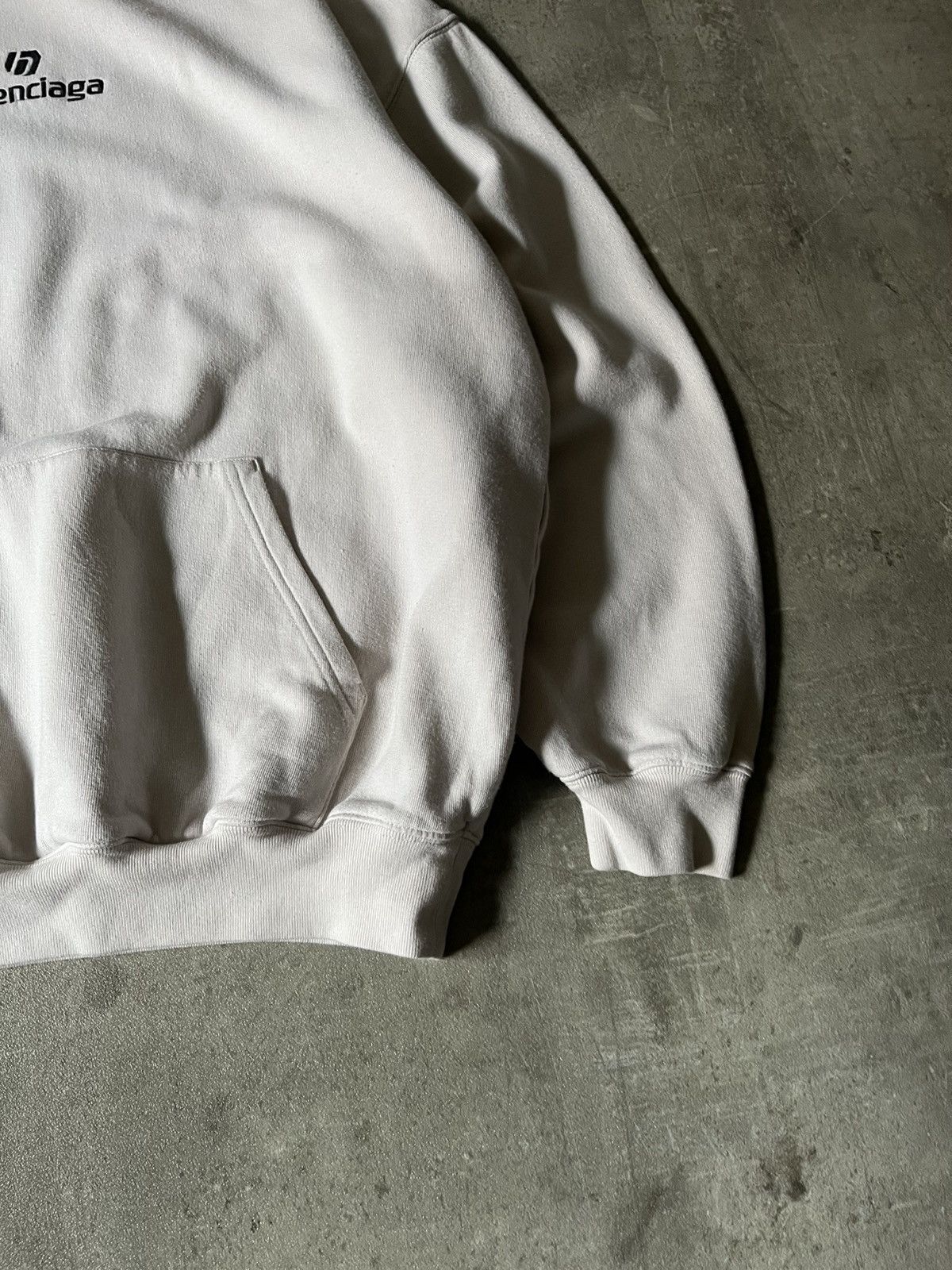 Balenciaga Balenciaga football beige hoodie rare Size US S / EU 44-46 / 1 - 3 Thumbnail