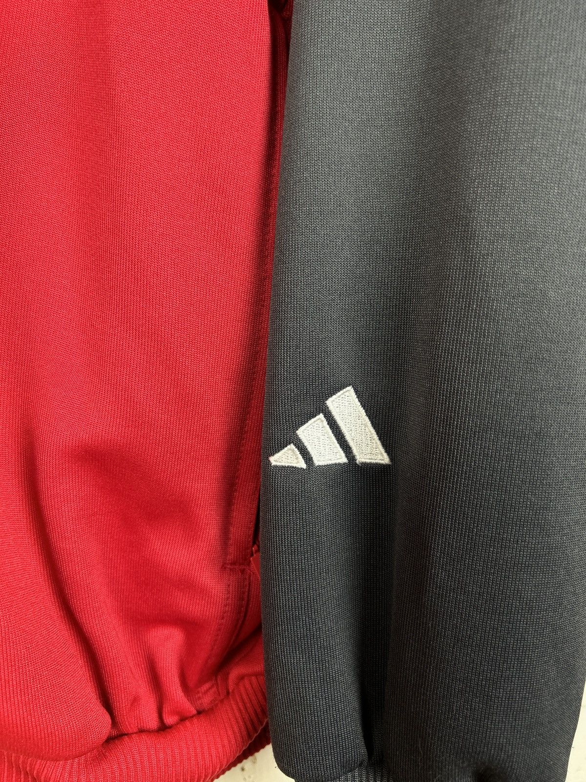 Adidas 00s Adidas Stuttgart 2001/02 Tracksuit Jacket Red Size L Size US L / EU 52-54 / 3 - 4 Thumbnail