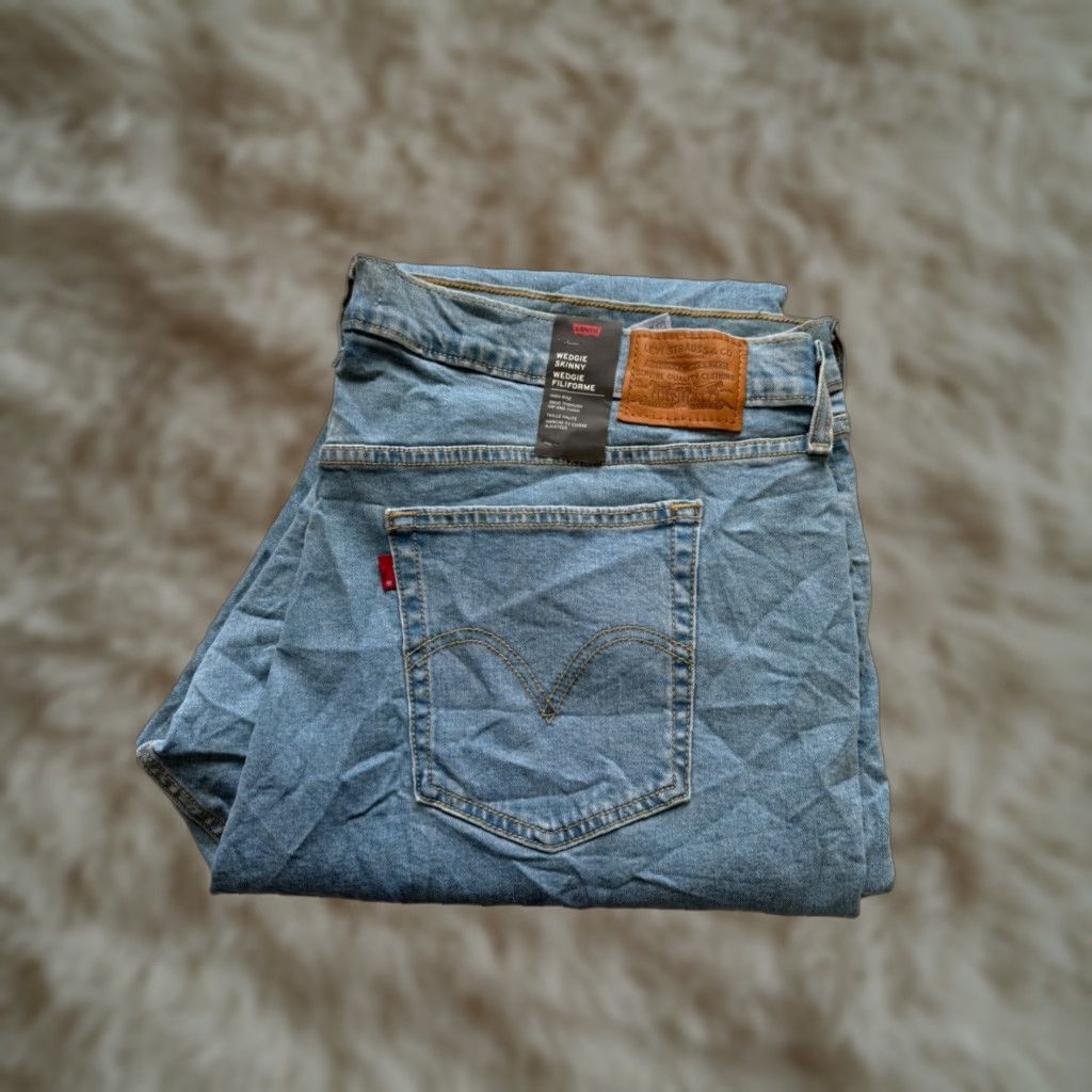 Levi's VINTAGE Levi's Wedgie Skinny Jeans 24 Women Light Blue Cropped Hem New With Tags Slimming Slim Skinny 24 Women Blue VTG NEW Size 42" / US 20 - 1 Thumbnail