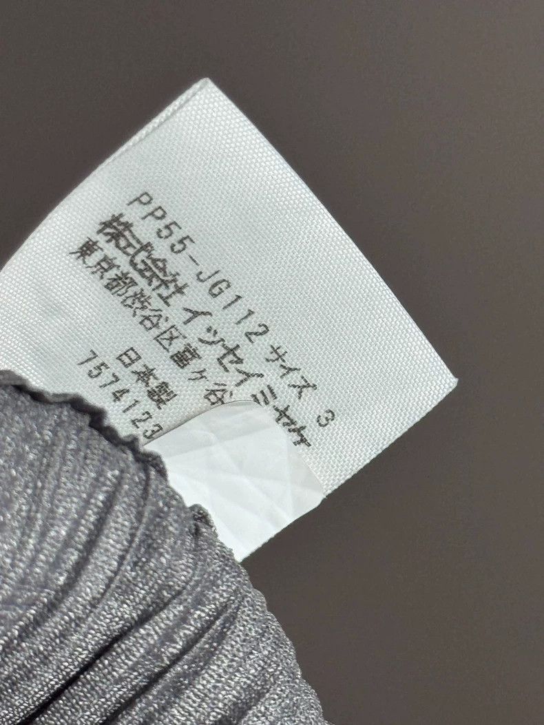 Issey Miyake Issey Miyake size:3 Dark grey pleated skirt Size 22" - 4 Thumbnail